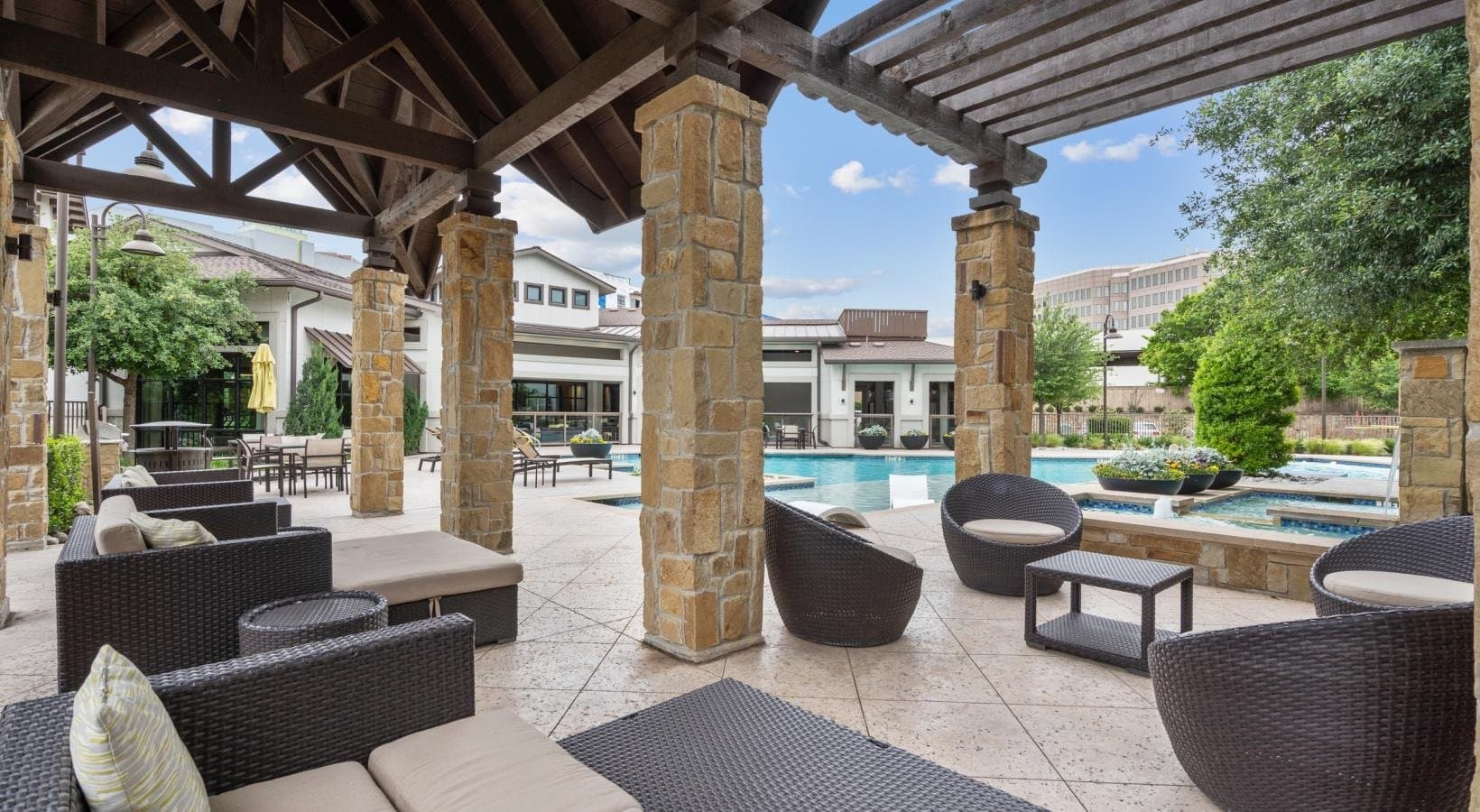 Dallas Apartment: 8169 Midtown Blvd