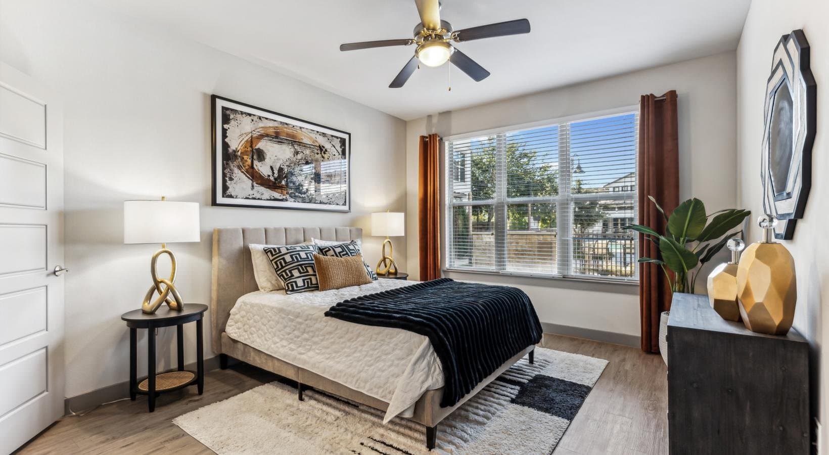 Dallas Apartment: 8169 Midtown Blvd