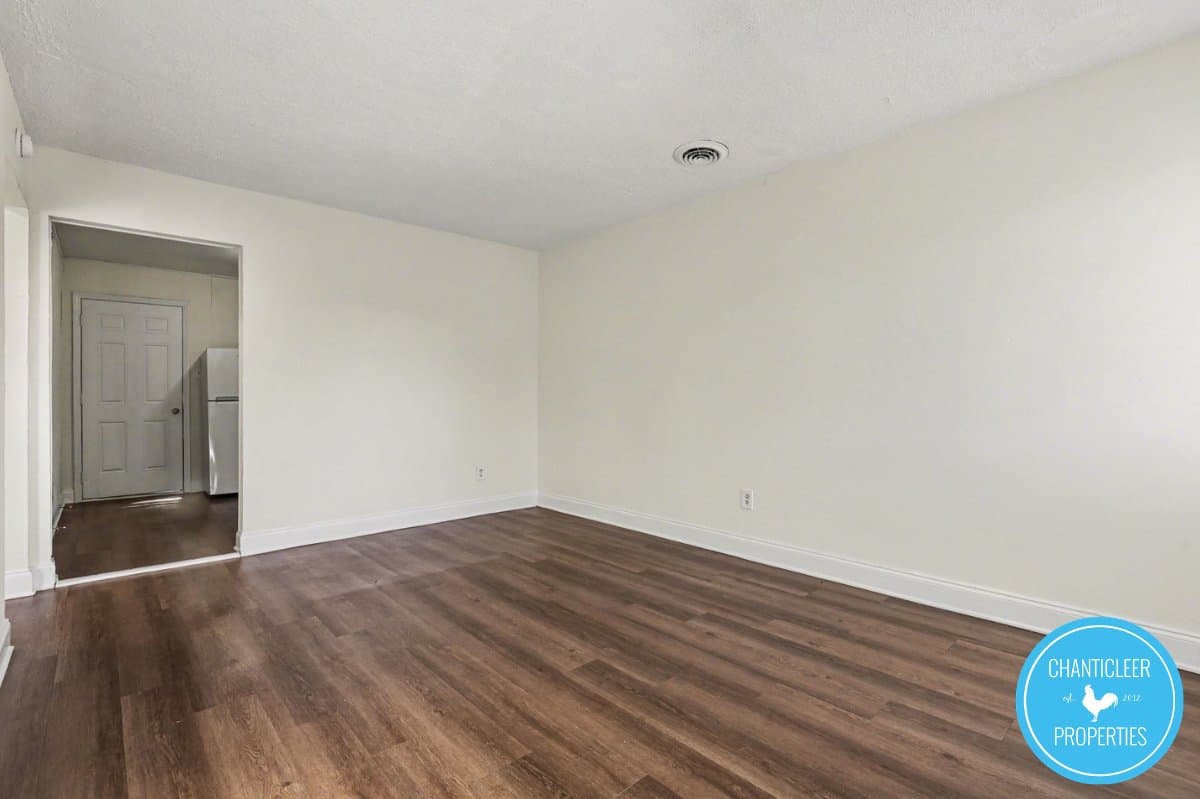 Graham Apartment: 115 Florence St