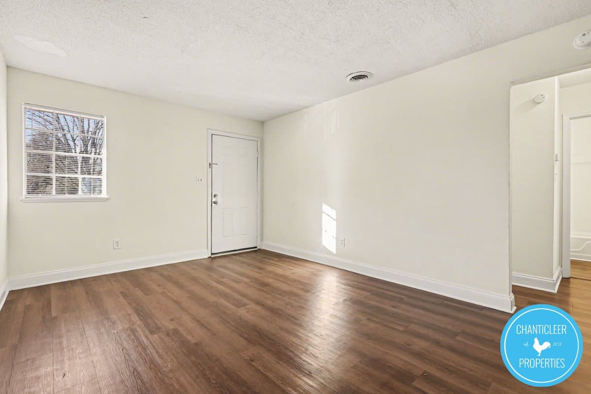 Graham Apartment: 115 Florence St