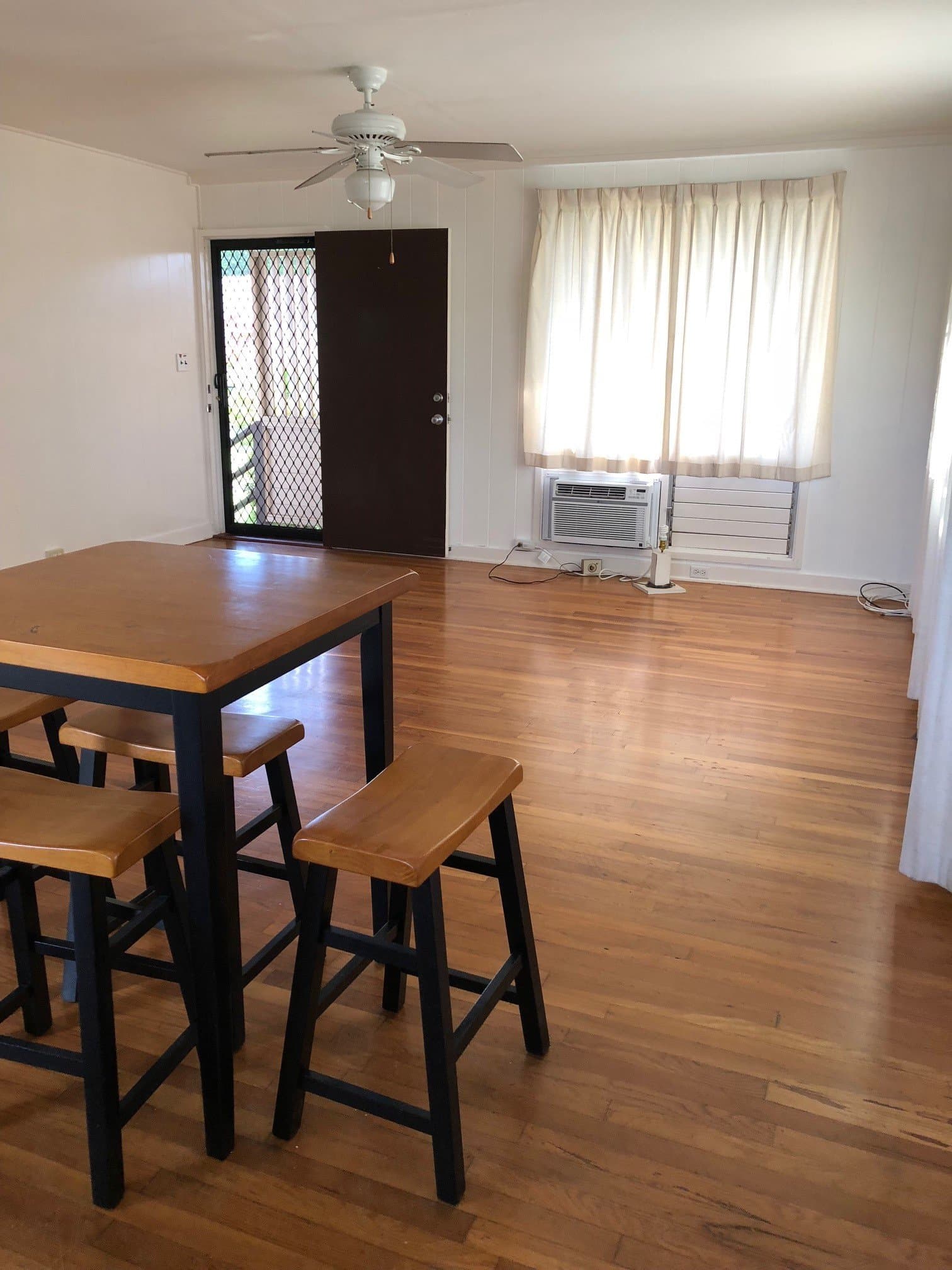 Aiea House: 99-144 Lilia Place