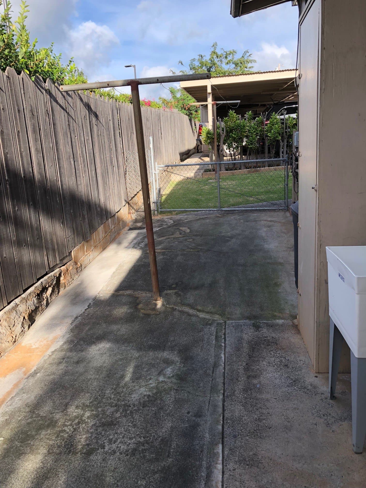 Aiea House: 99-144 Lilia Place