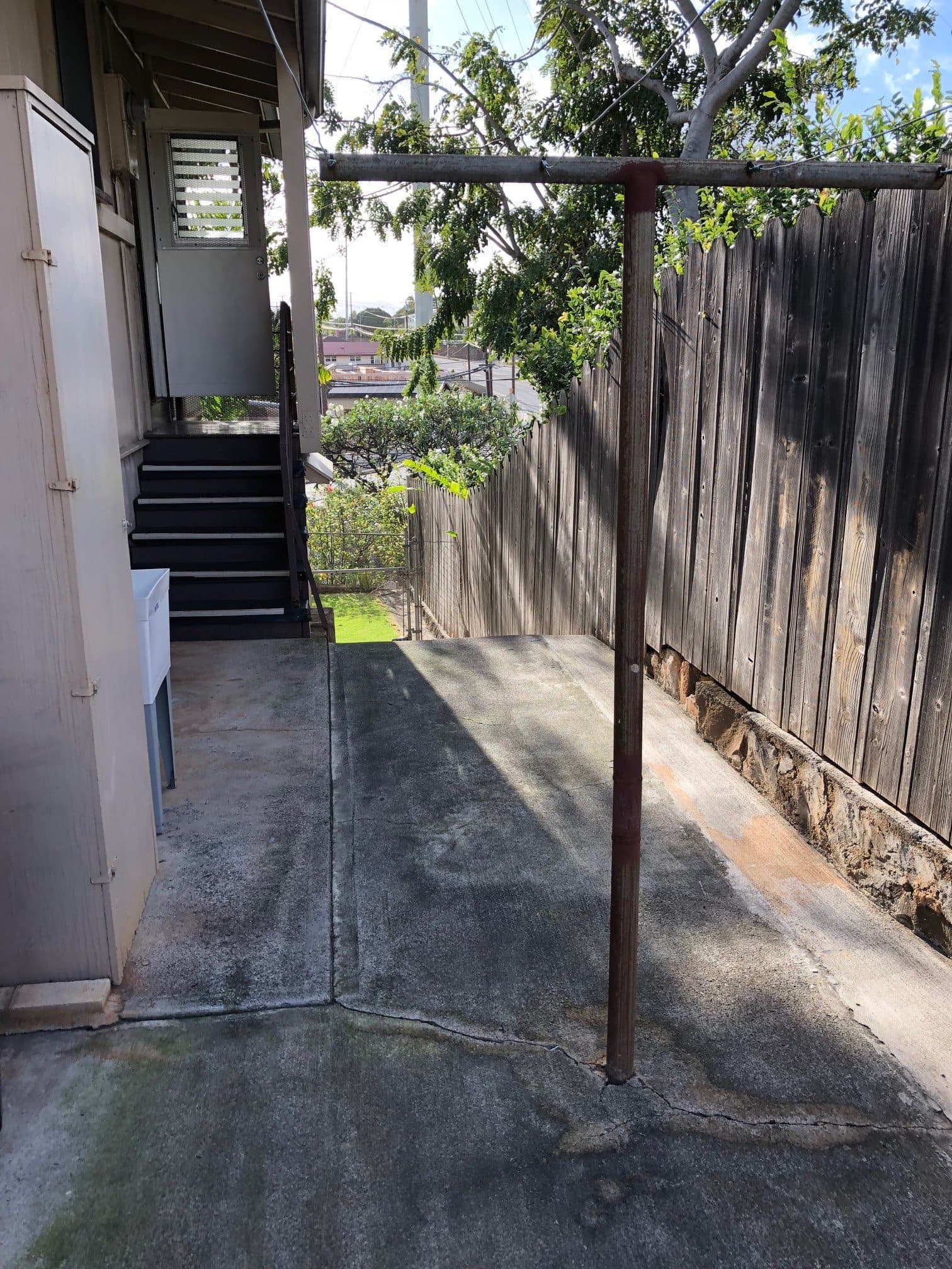 Aiea House: 99-144 Lilia Place