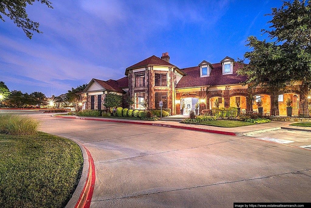 Benbrook Apartment: 8889 Cook Ranch Rd