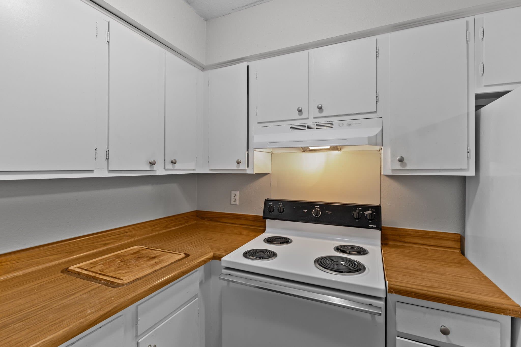 Indianapolis Apartment: 5976 Radnor Rd, Indianapolis, IN 46226