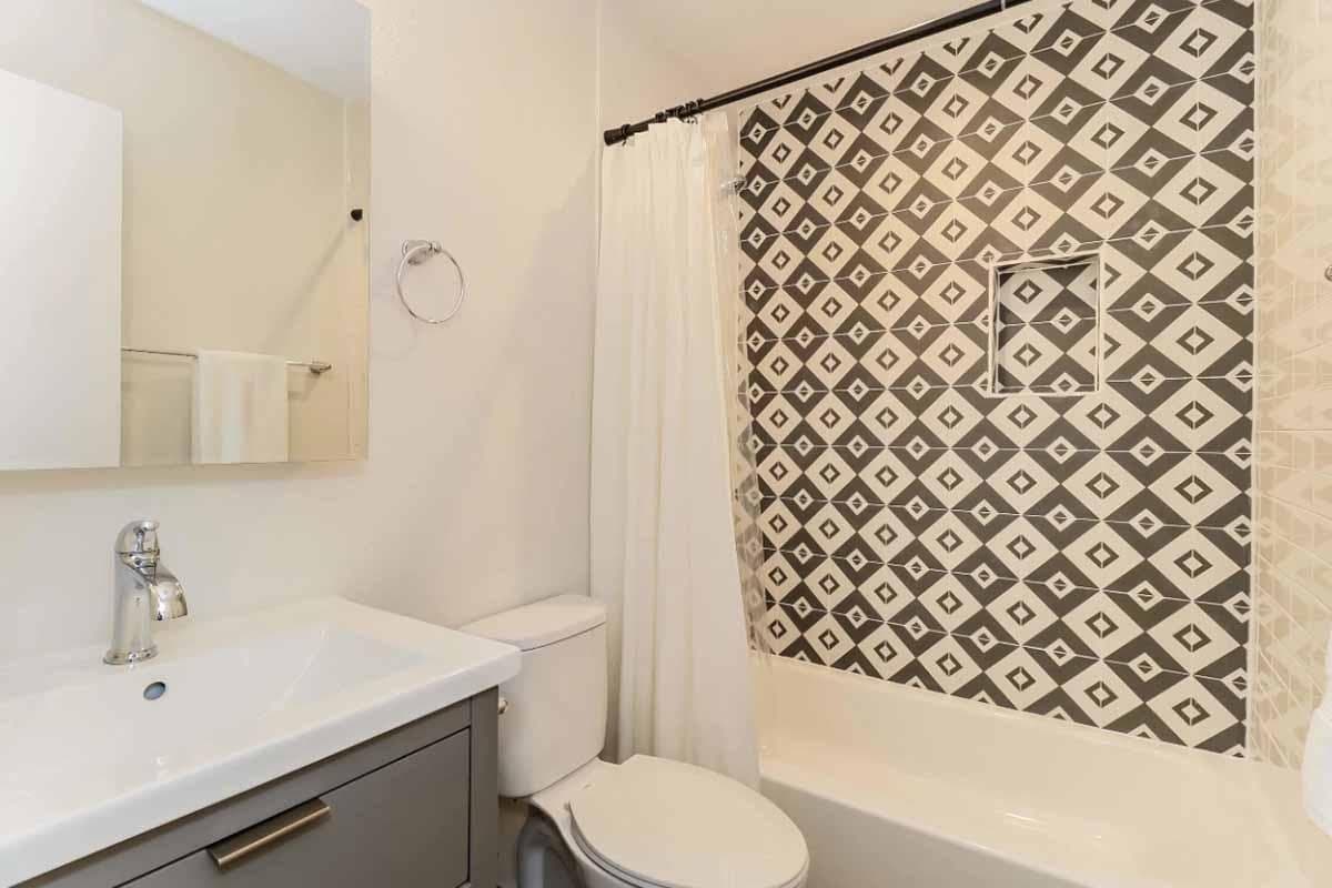 Dallas Apartment: 1519 Annex Ave