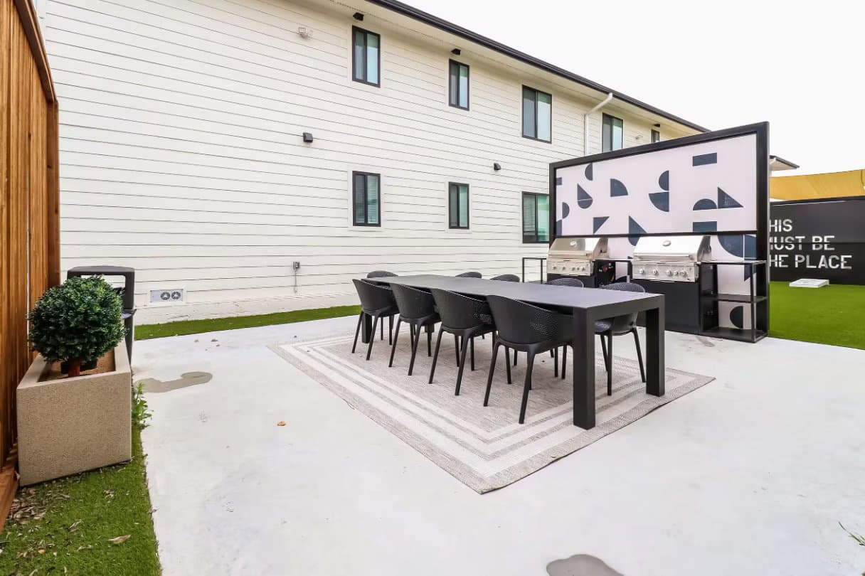 Dallas Apartment: 1519 Annex Ave