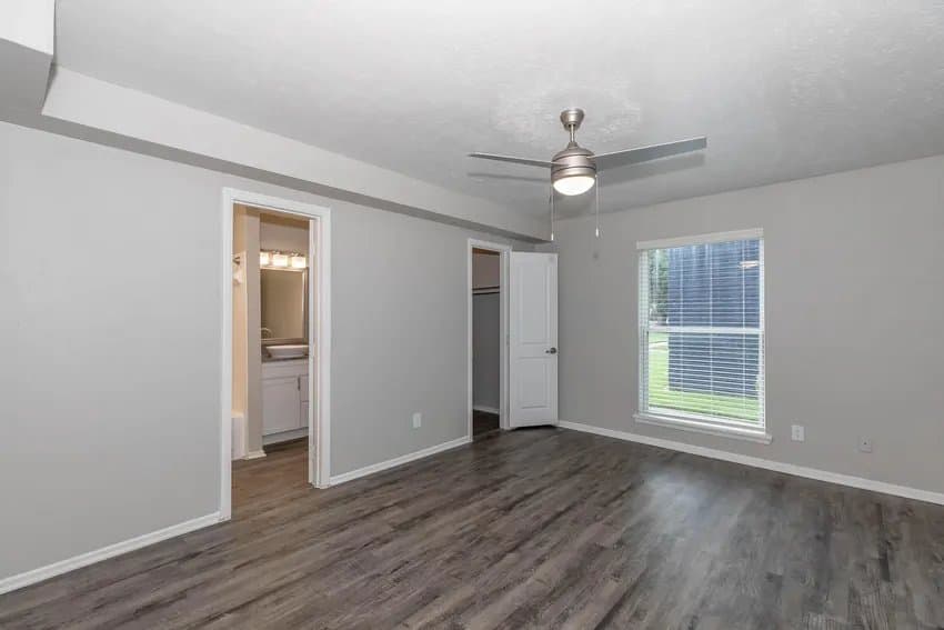 North Richland Hills Apartment: 7913 Harwood Rd