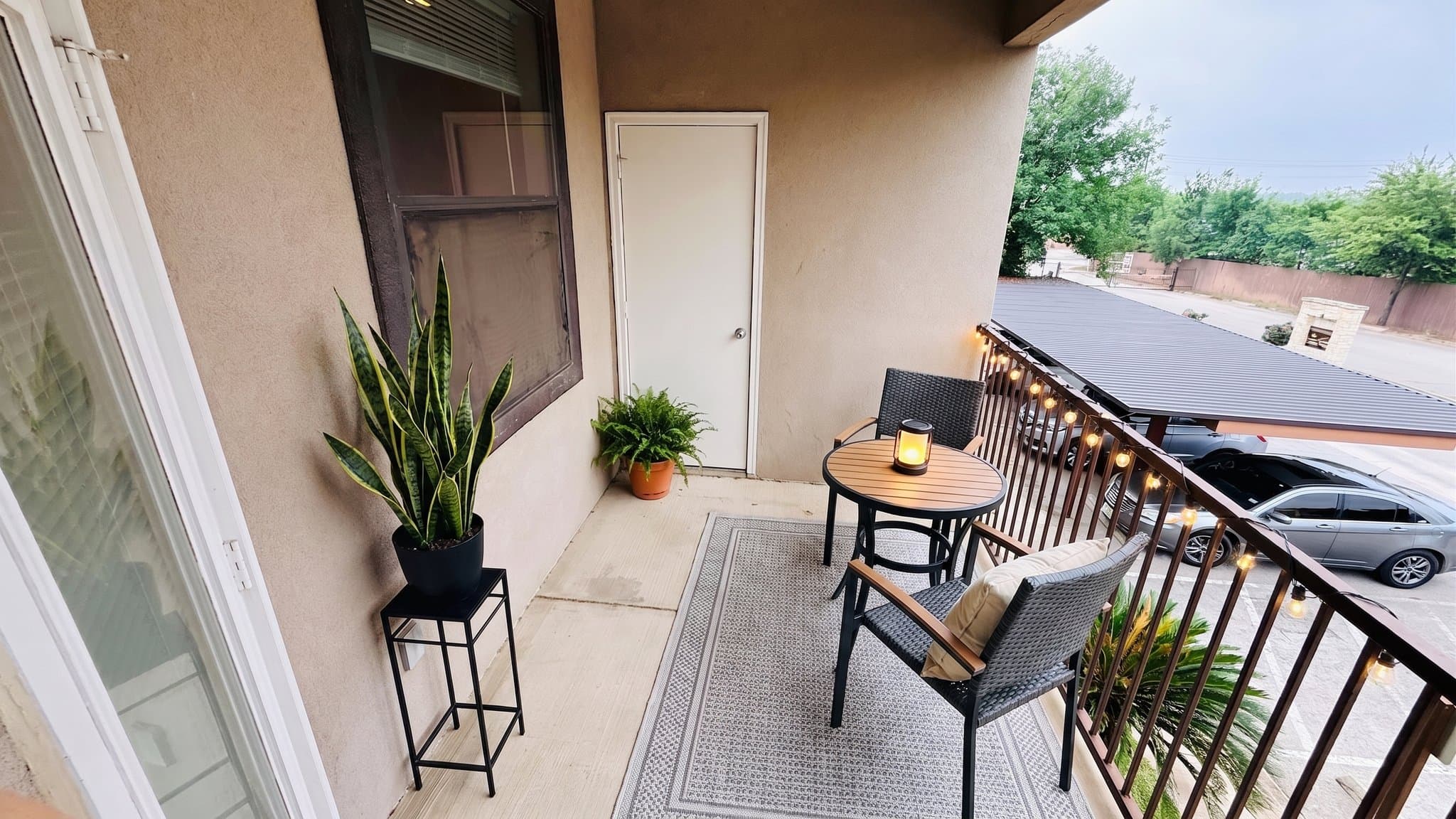 San Antonio House: 6201 Grissom Rd
