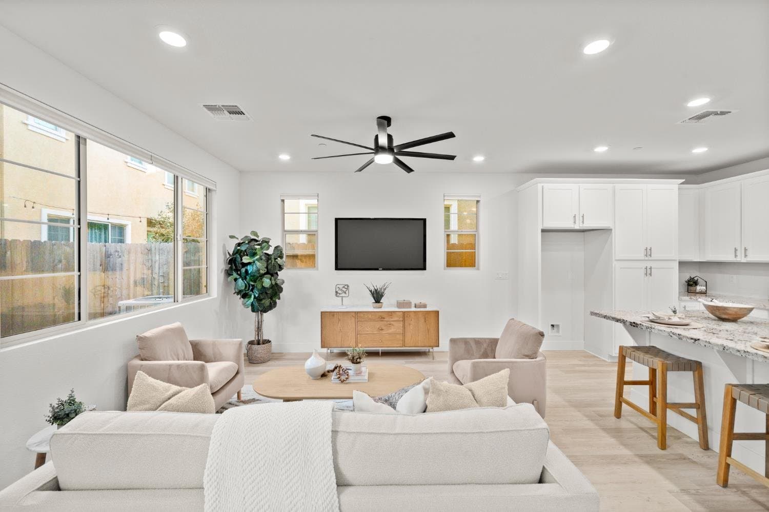 Elk Grove Single Room: 10523 Tenor Way