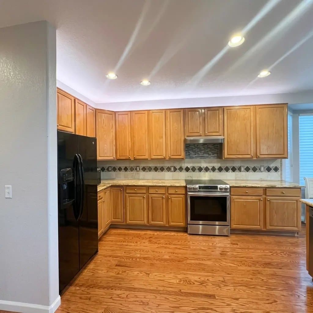 Thornton Single Room: 1202 E 100th Pl