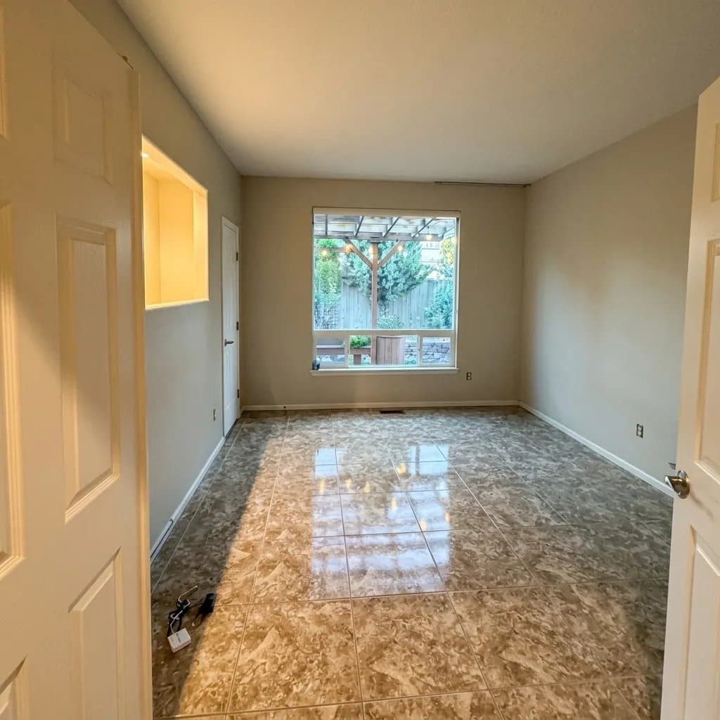 Thornton Single Room: 1202 E 100th Pl