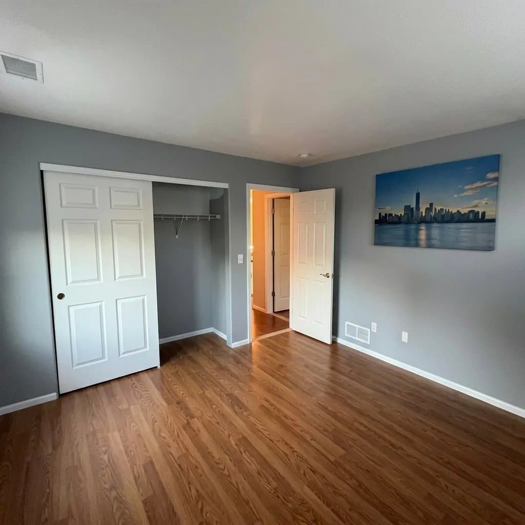 Thornton Single Room: 1202 E 100th Pl