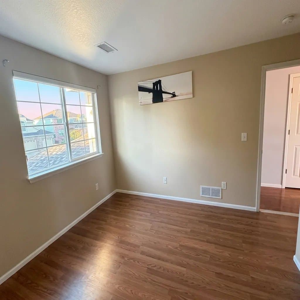 Thornton Single Room: 1202 E 100th Pl