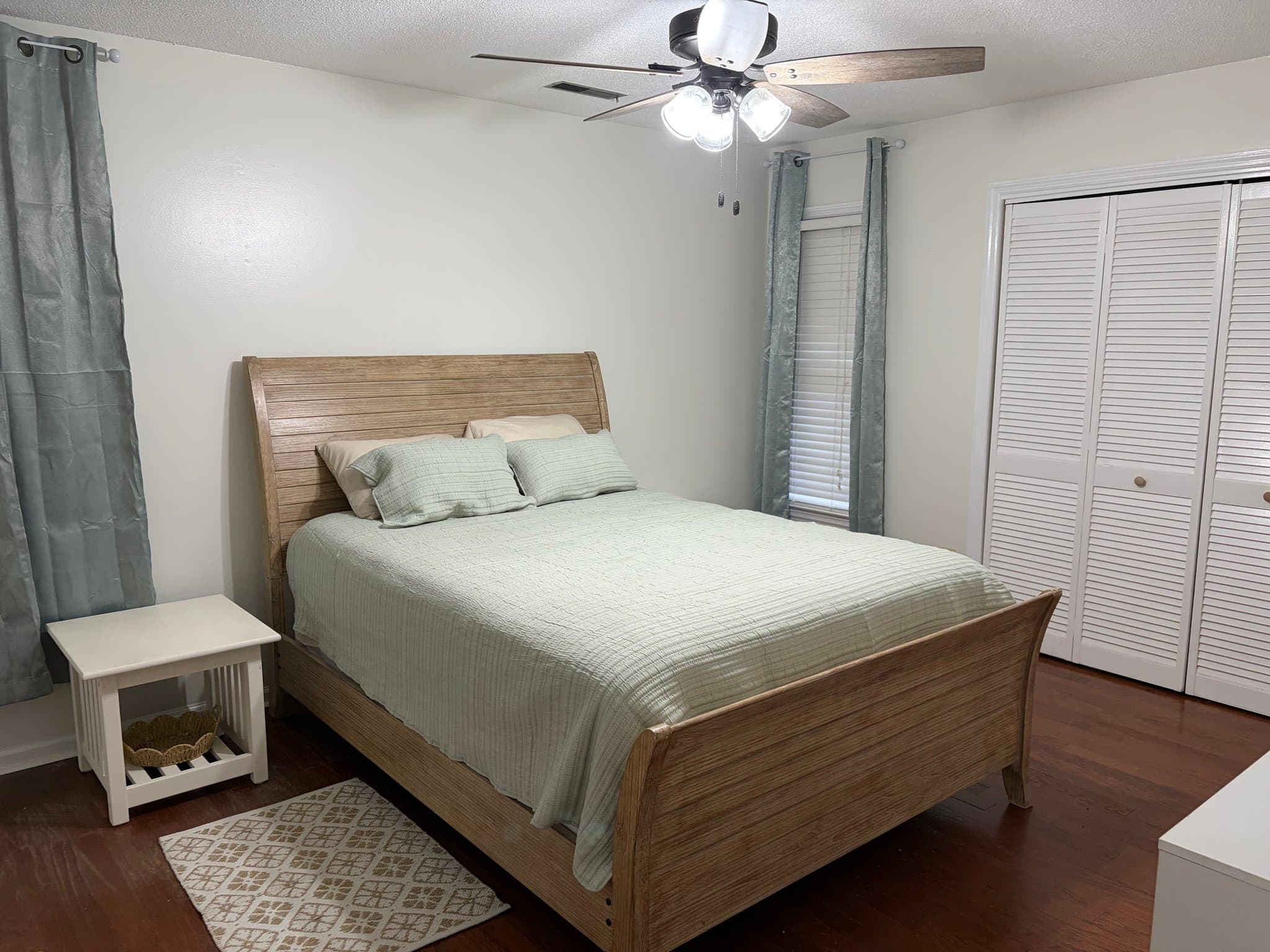 Hanahan House: 21 Sabina Ct