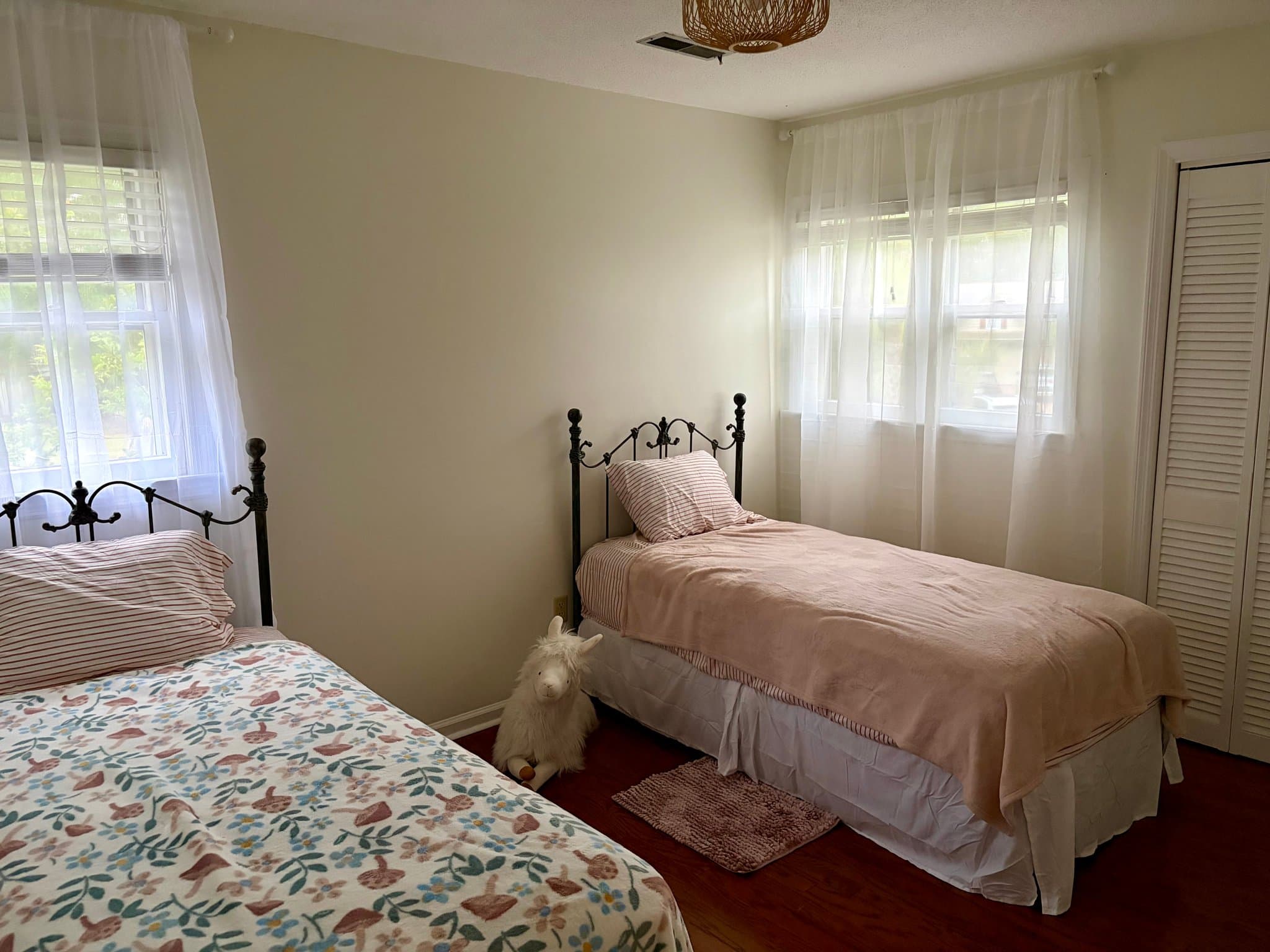 Hanahan House: 21 Sabina Ct