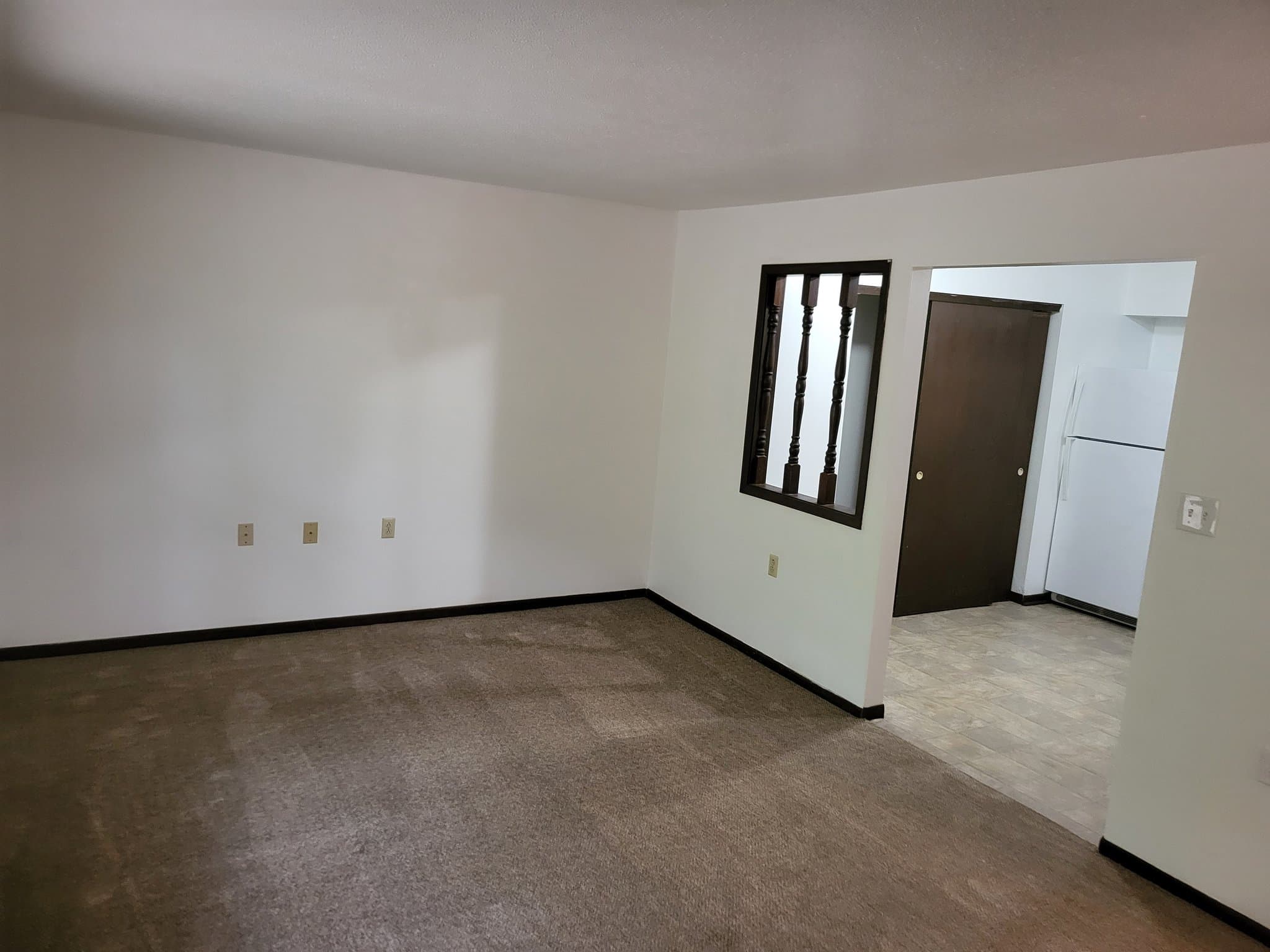 Knob Noster Apartment: 1102 W McPherson