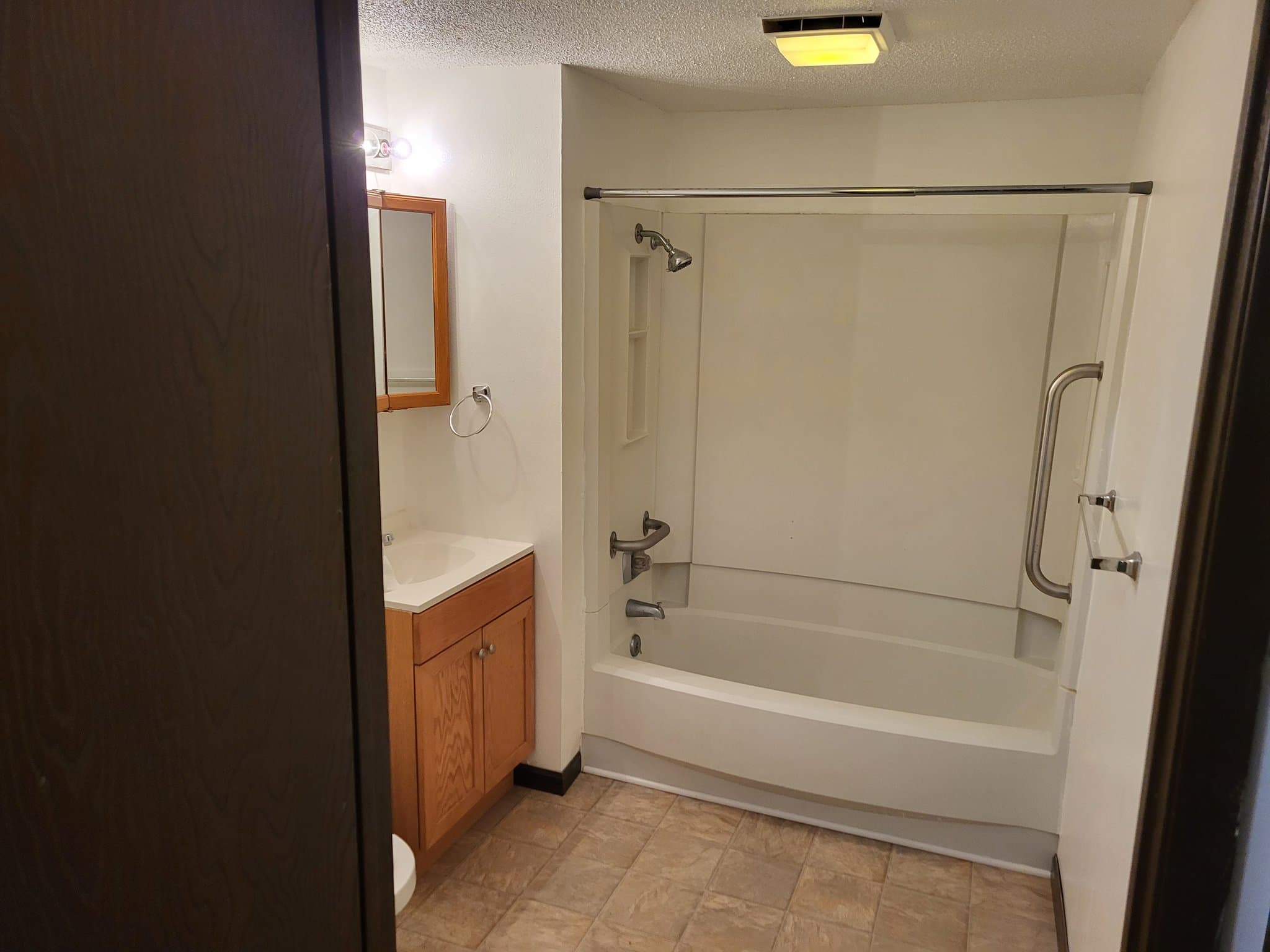 Knob Noster Apartment: 1102 W McPherson