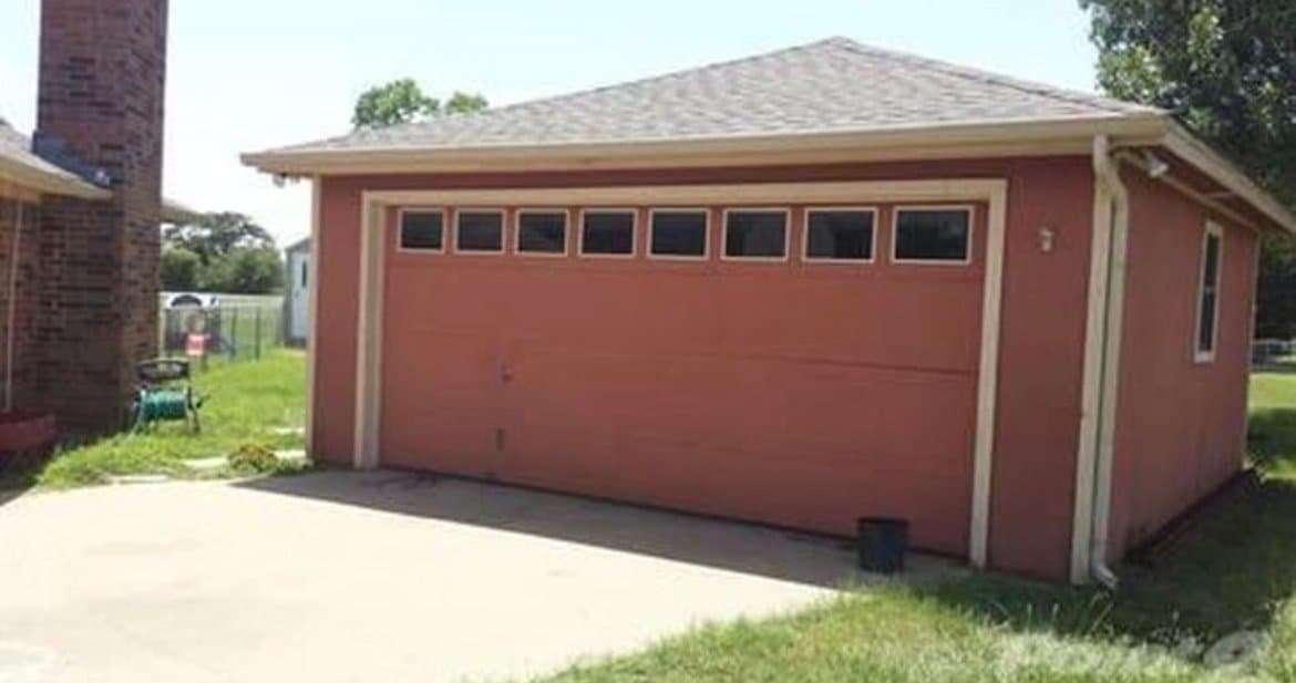 GRANBURY House: 3905 Country Meadows Circle