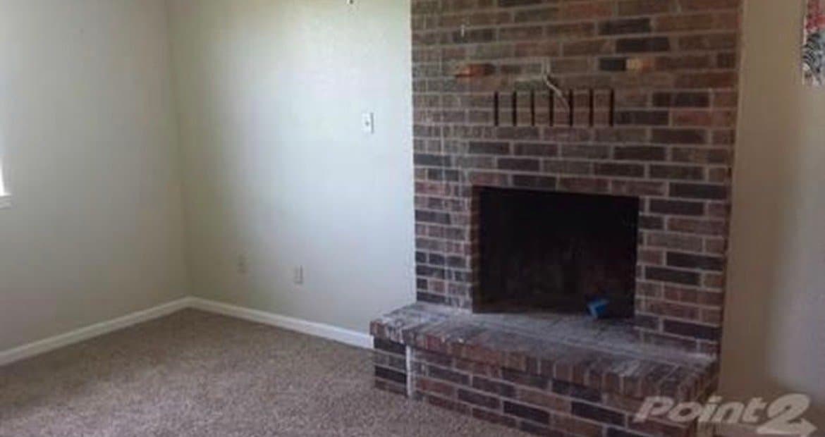 GRANBURY House: 3905 Country Meadows Circle