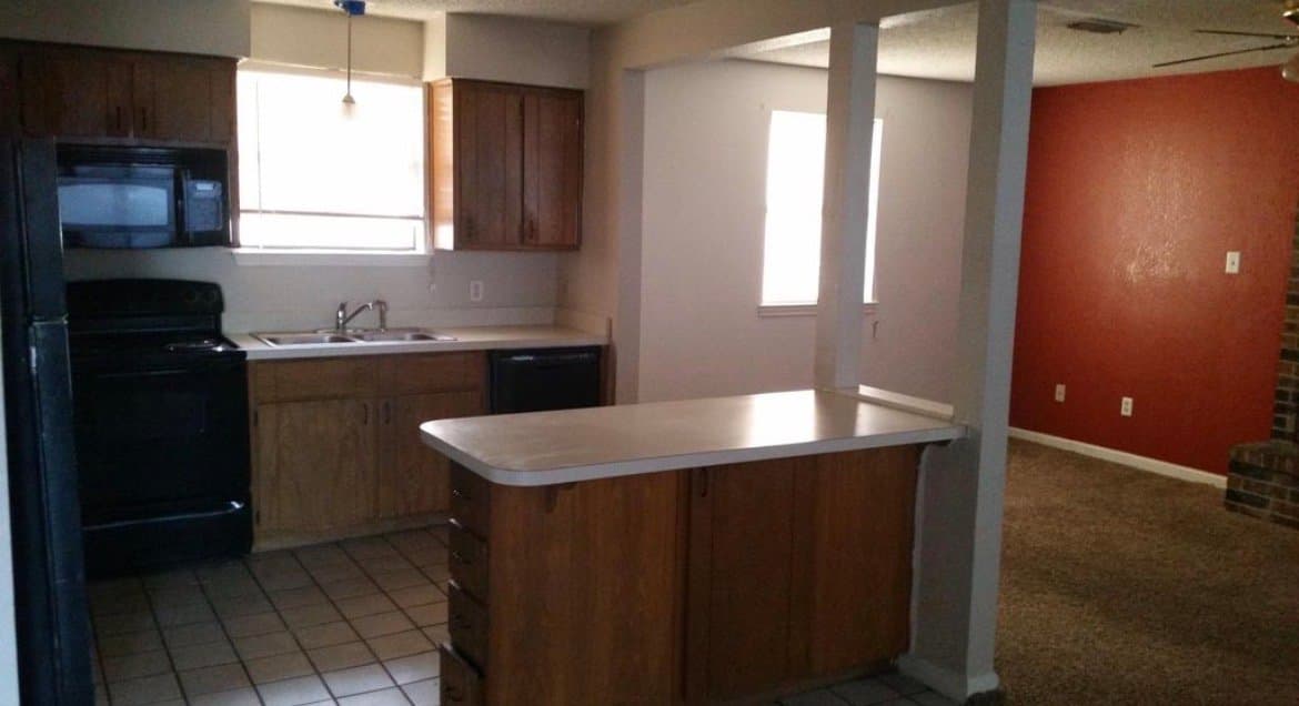 GRANBURY House: 3905 Country Meadows Circle