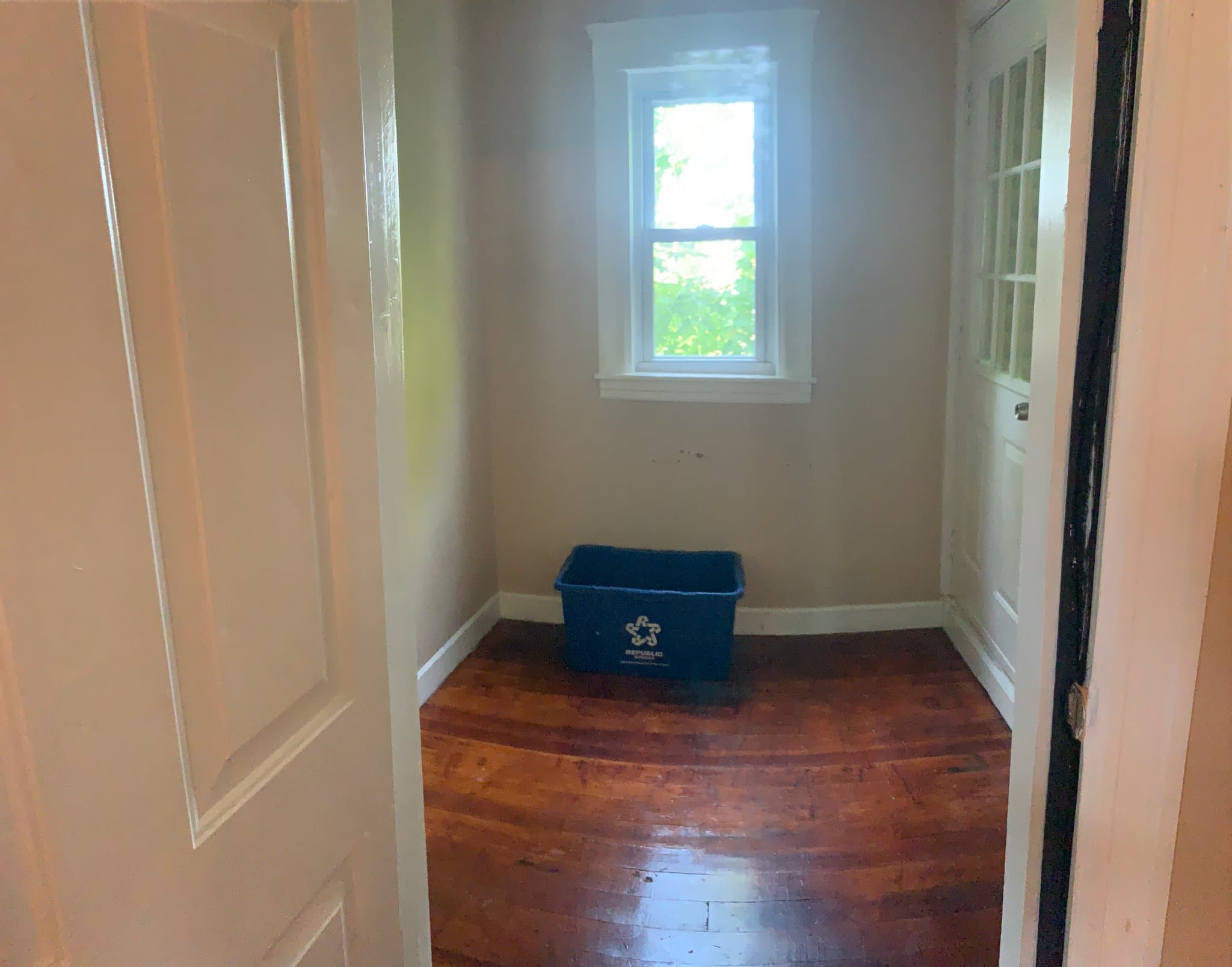 Webster Apartment: 3 Negus Street #2L