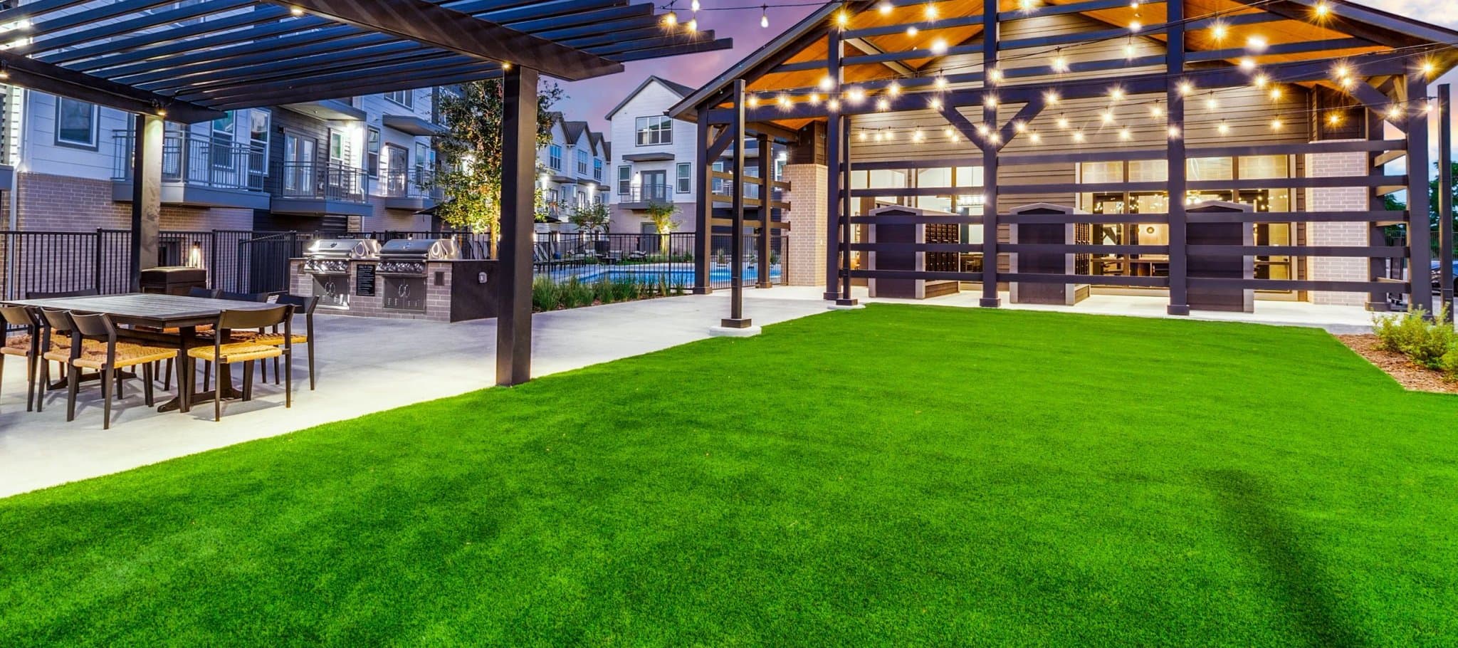 Dallas Townhome: 1000 Fort Worth Ave
