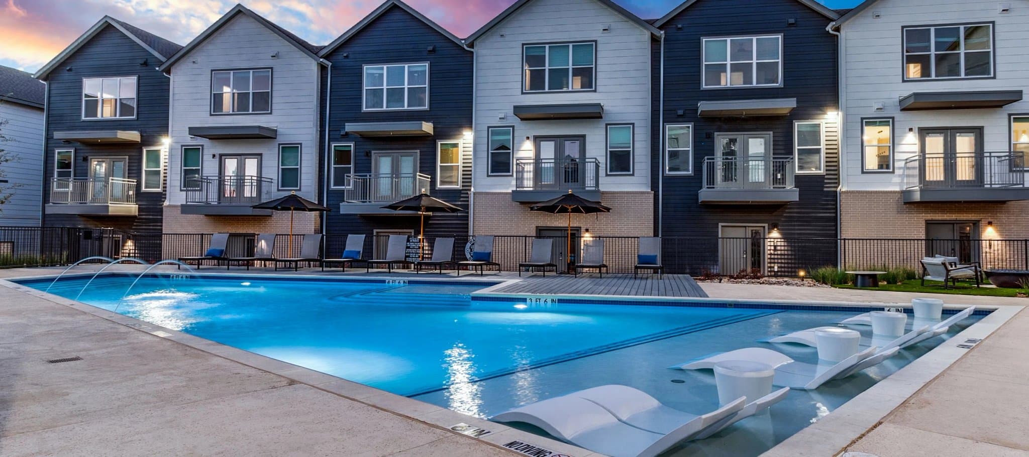 Dallas Townhome: 1000 Fort Worth Ave