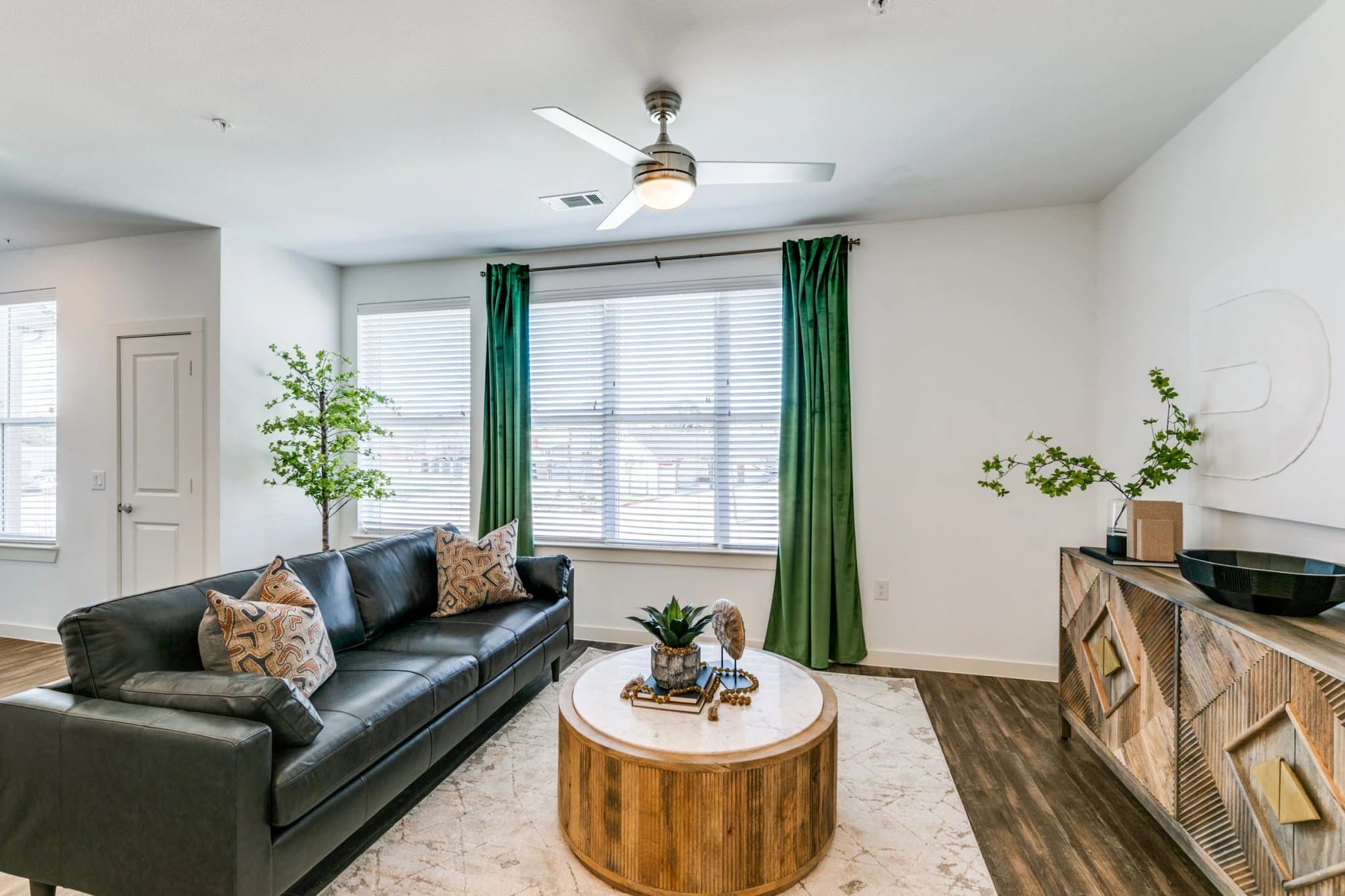 Dallas Townhome: 1000 Fort Worth Ave