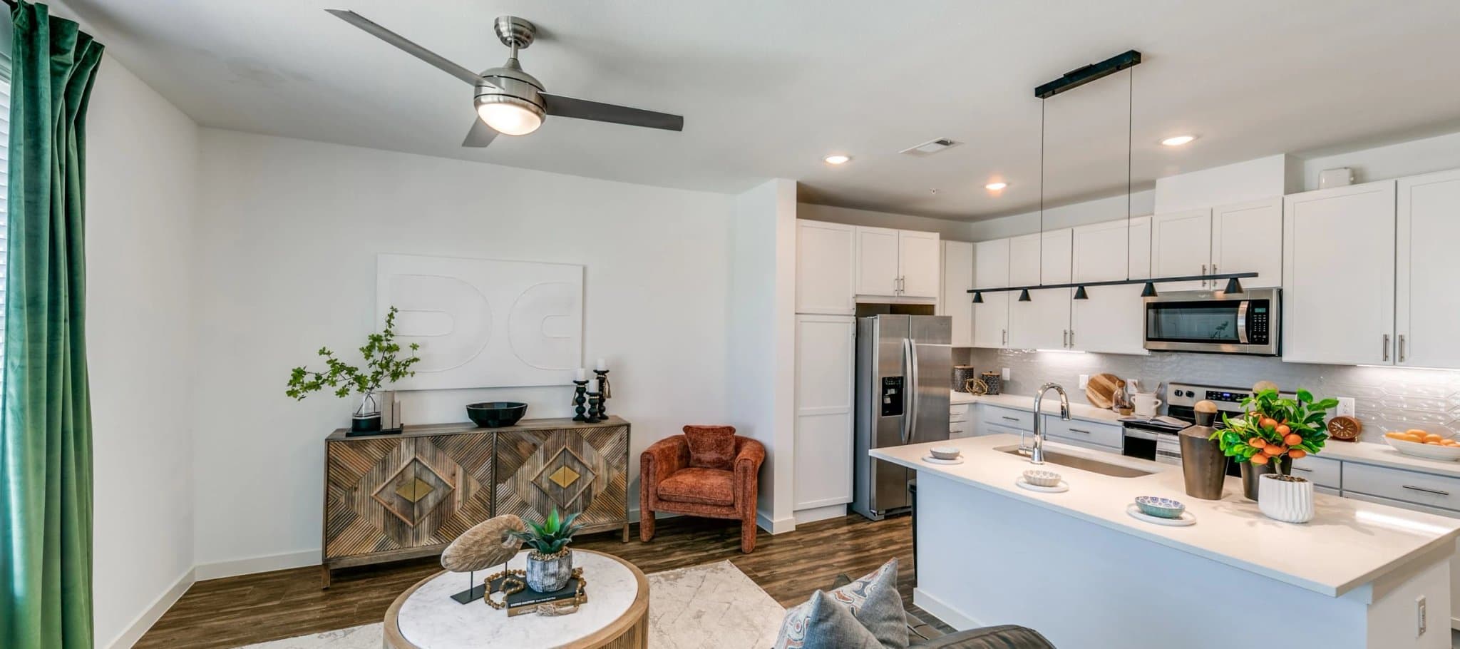 Dallas Townhome: 1000 Fort Worth Ave