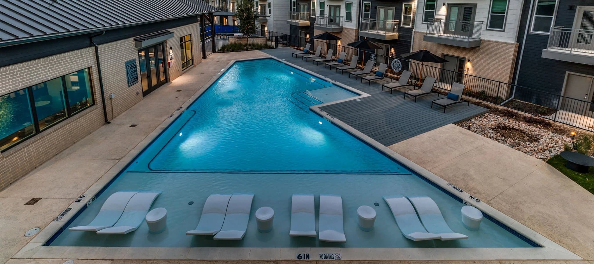 Dallas Townhome: 1000 Fort Worth Ave