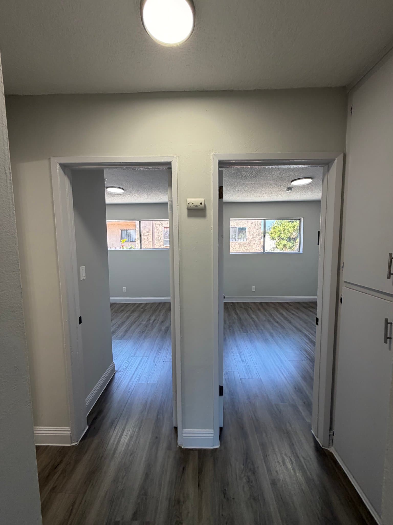 Los Angeles Apartment: 609 w 94th St