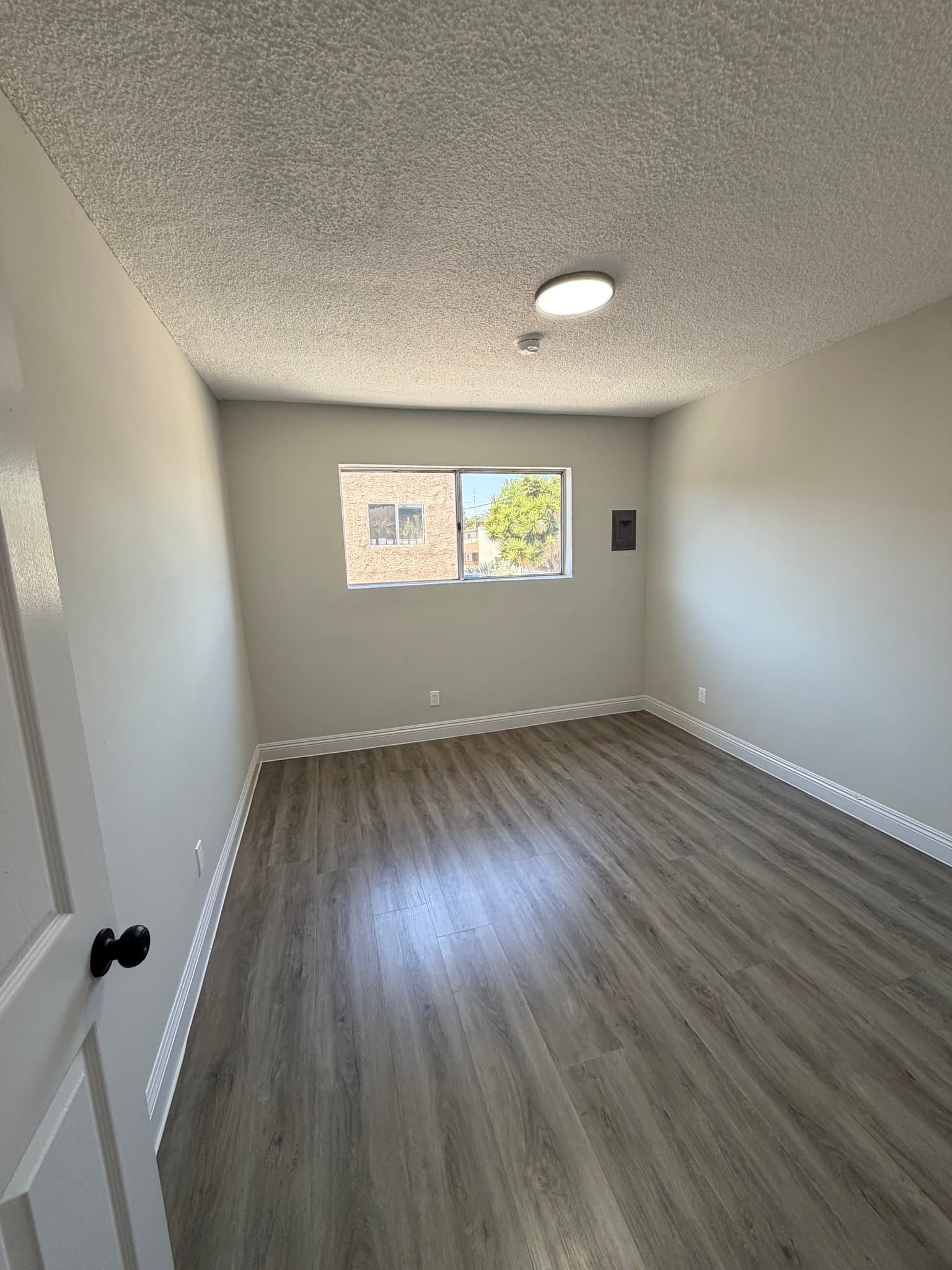 Los Angeles Apartment: 609 w 94th St