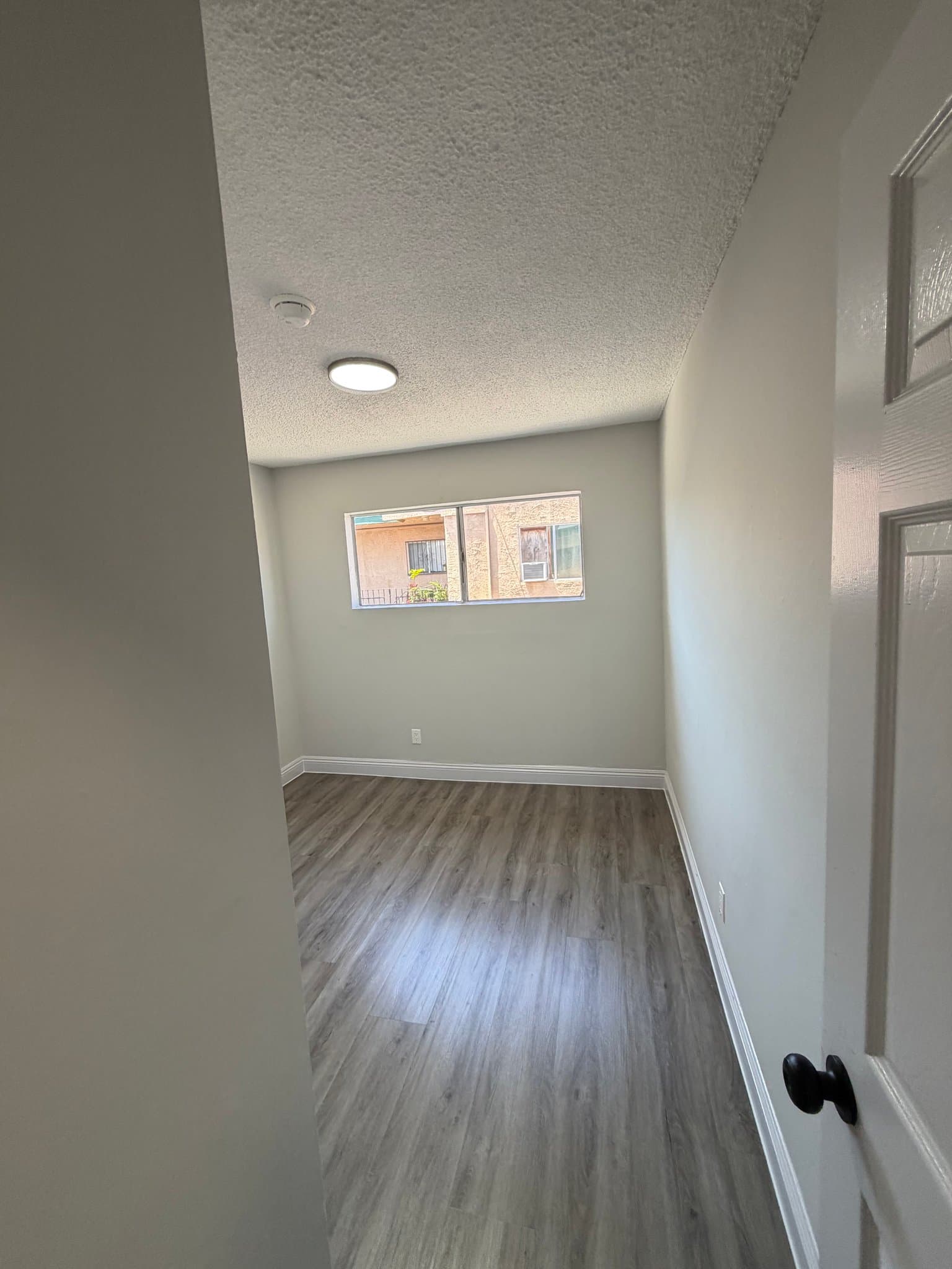 Los Angeles Apartment: 609 w 94th St