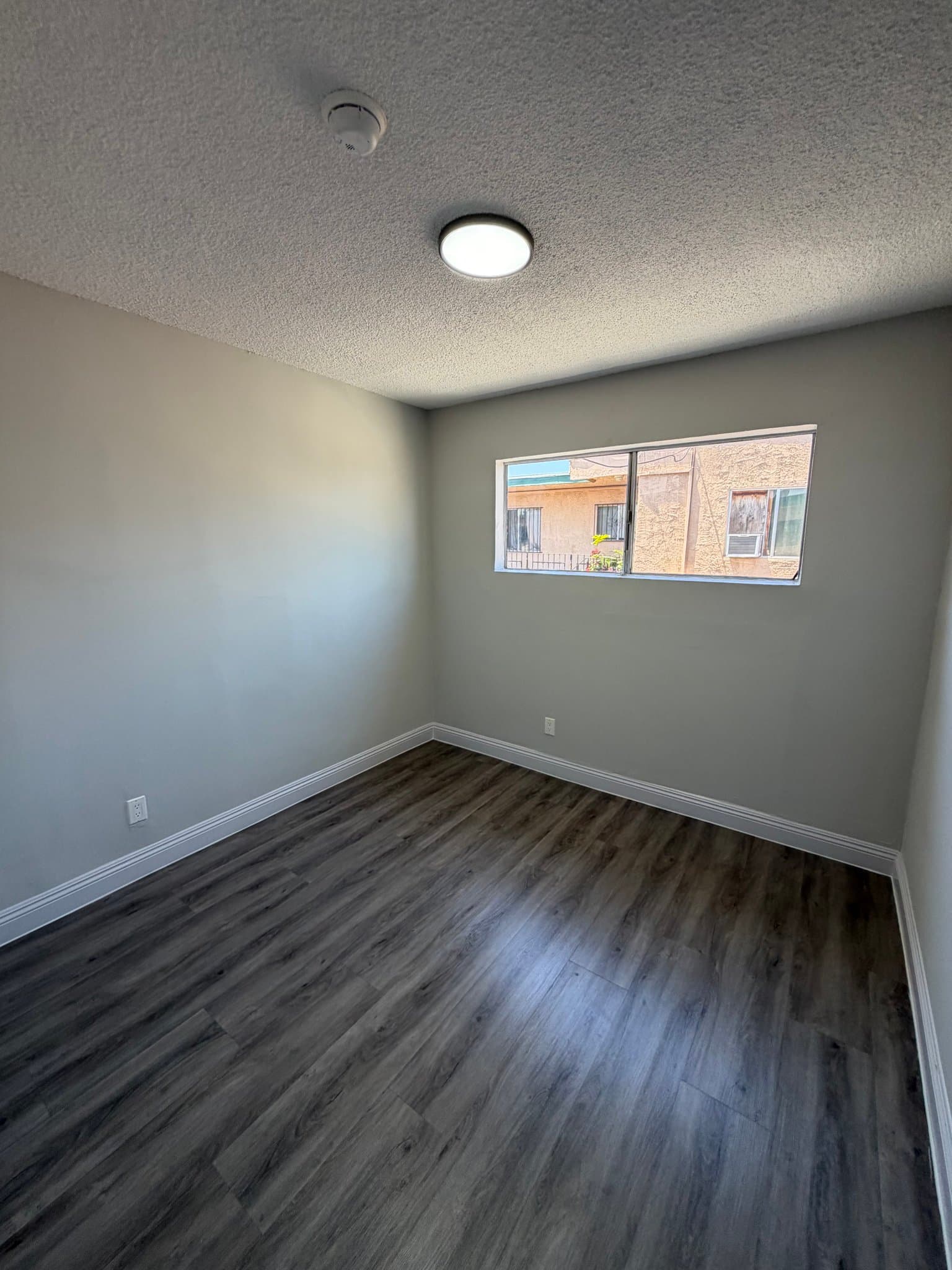 Los Angeles Apartment: 609 w 94th St