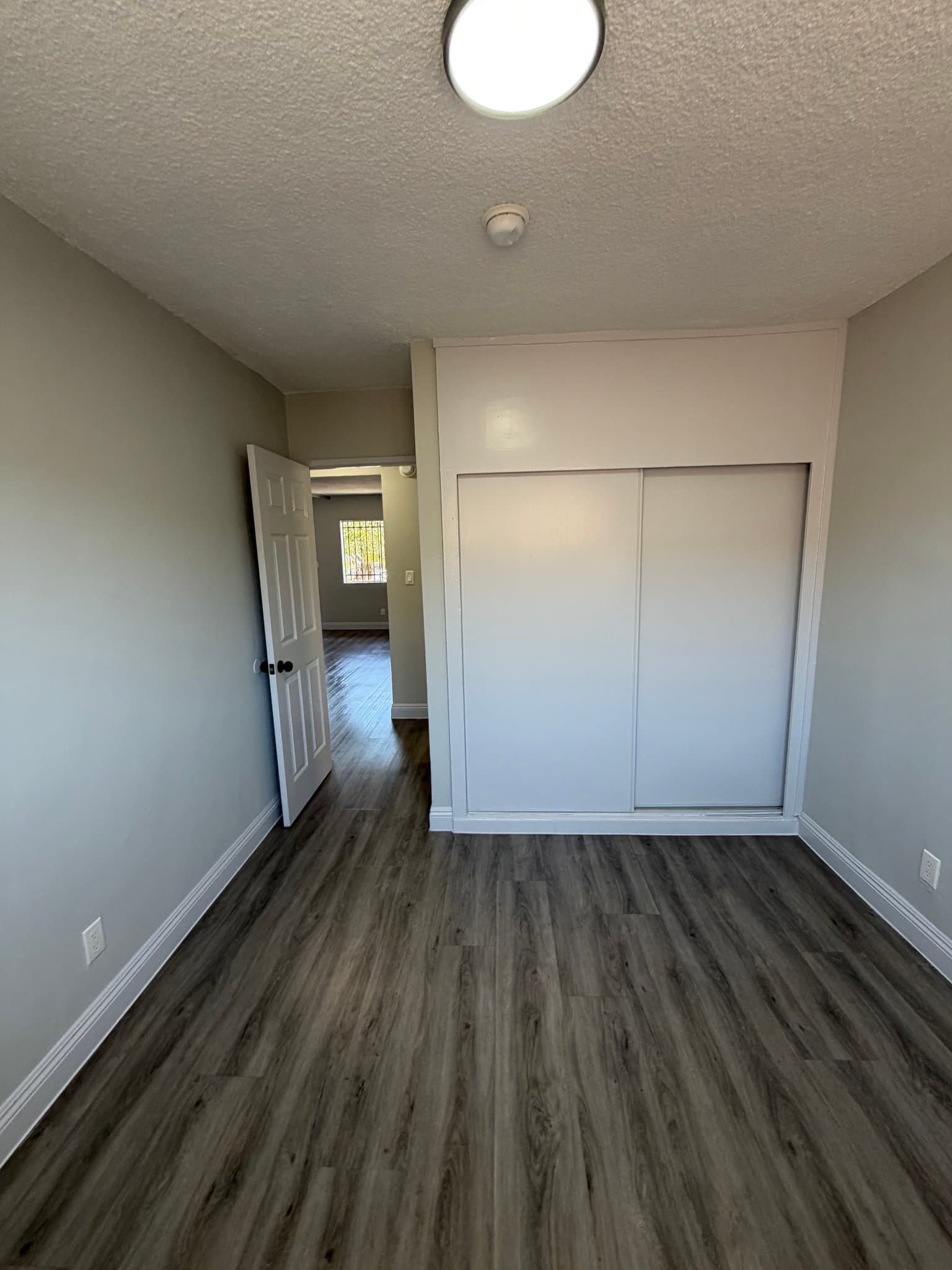 Los Angeles Apartment: 609 w 94th St