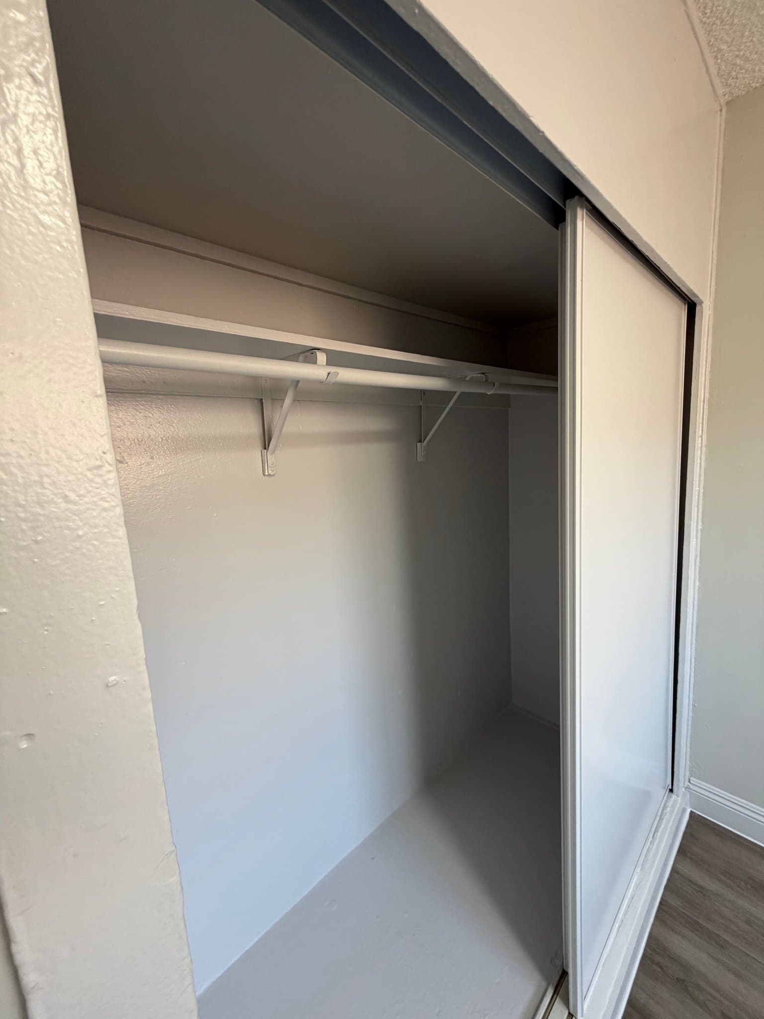 Los Angeles Apartment: 609 w 94th St