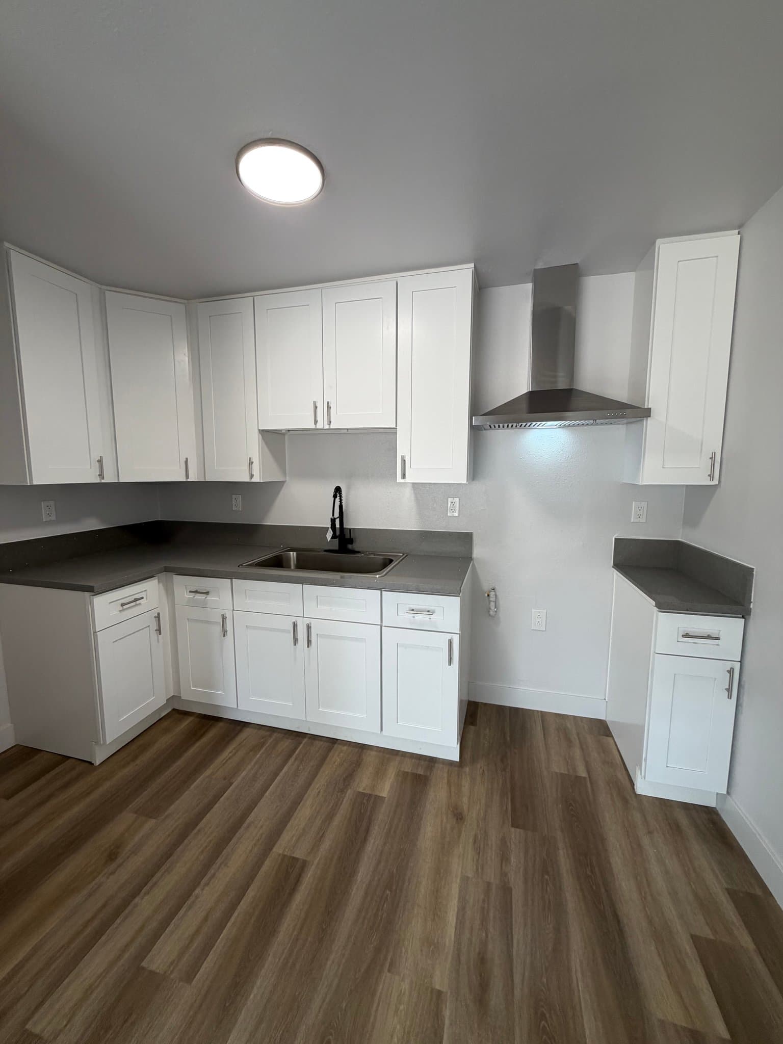 Los Angeles Apartment: 1207 w 39th Pl
