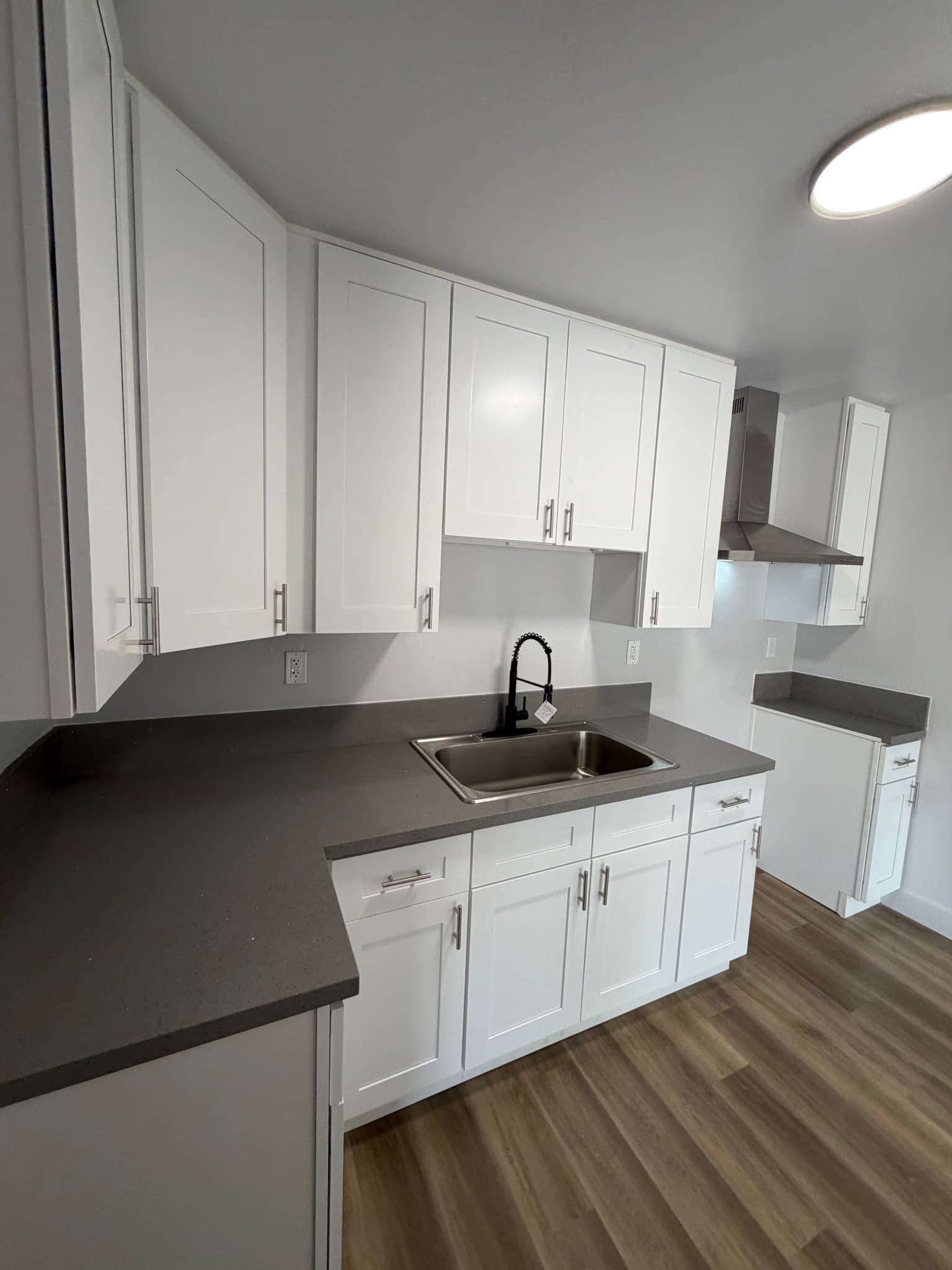 Los Angeles Apartment: 1207 w 39th Pl
