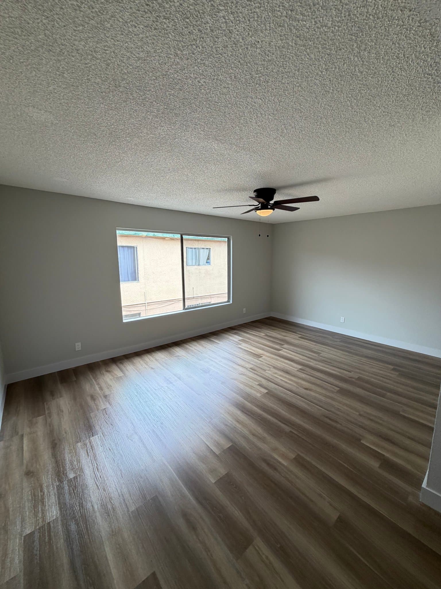 Los Angeles Apartment: 1207 w 39th Pl