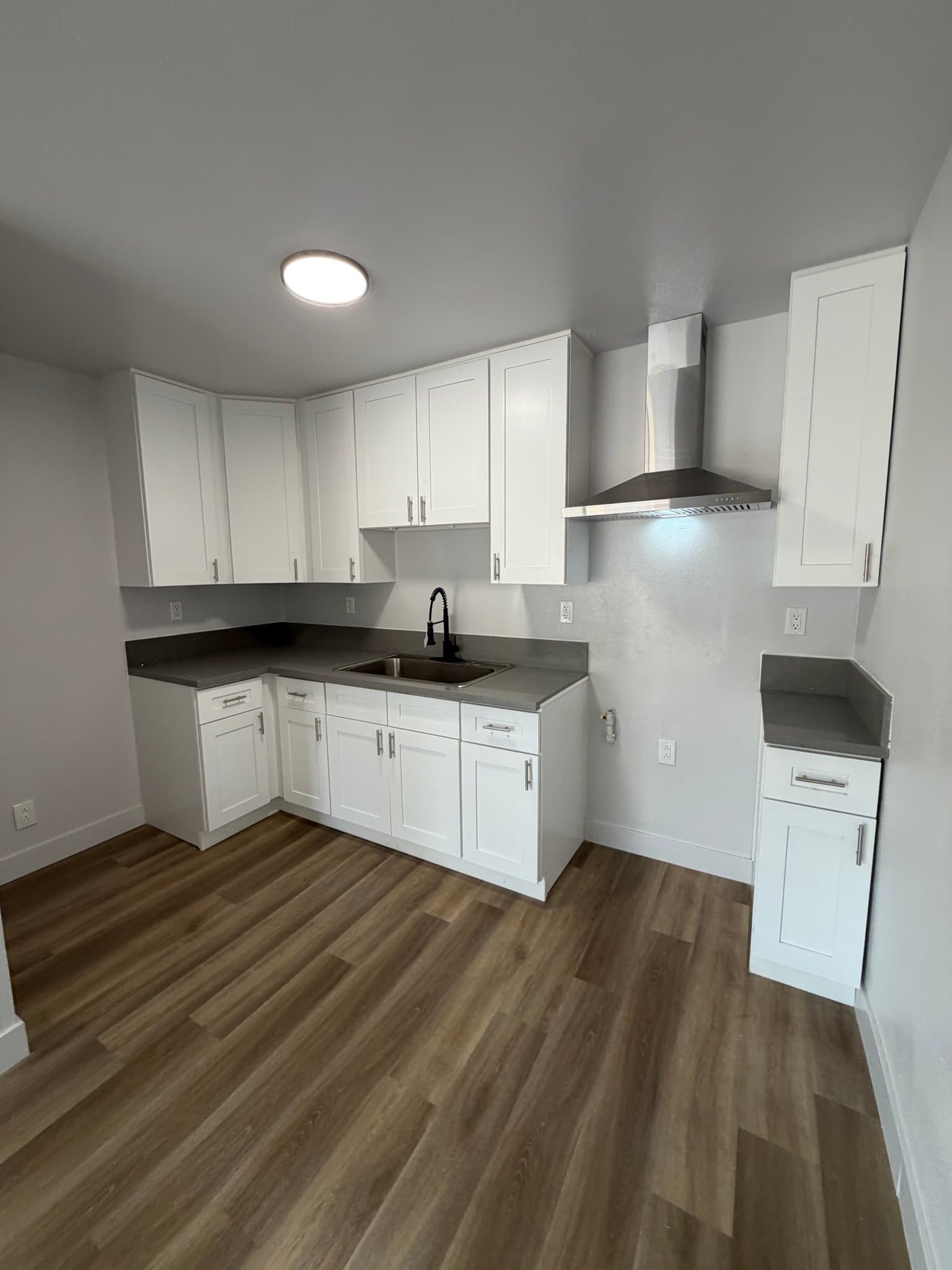 Los Angeles Apartment: 1207 w 39th Pl