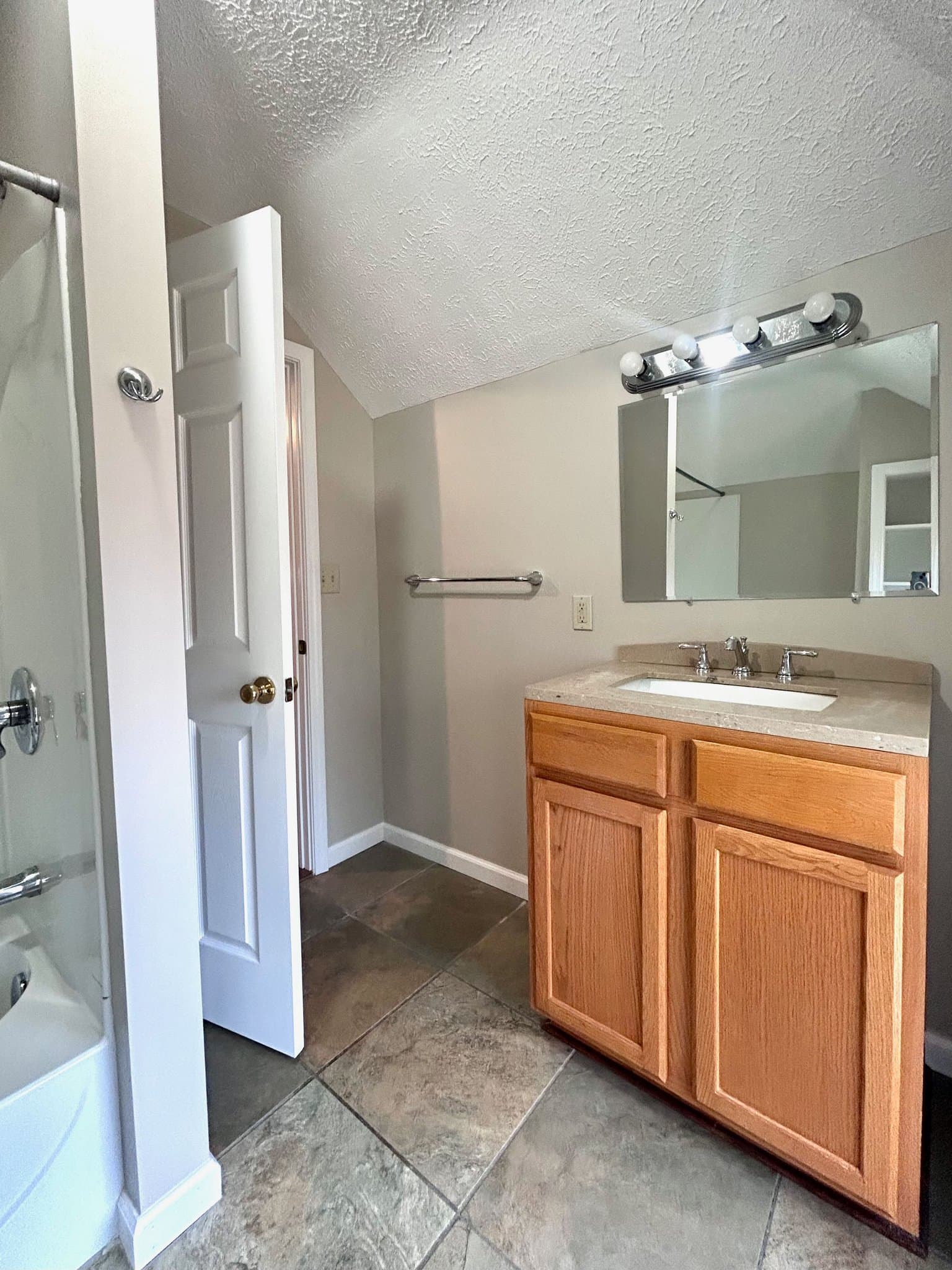 Akron Apartment: 199 Beck