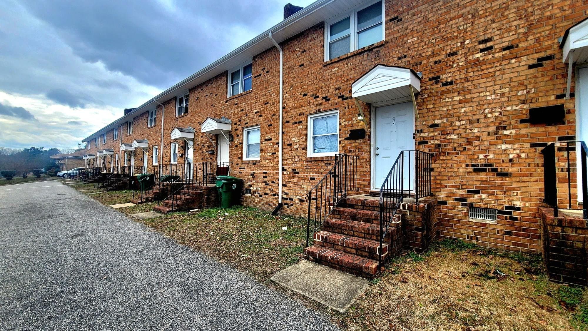 Petersburg Townhome: 1516 W Clara St