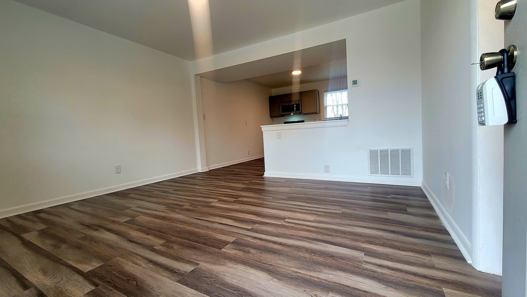 Petersburg Townhome: 1516 W Clara St