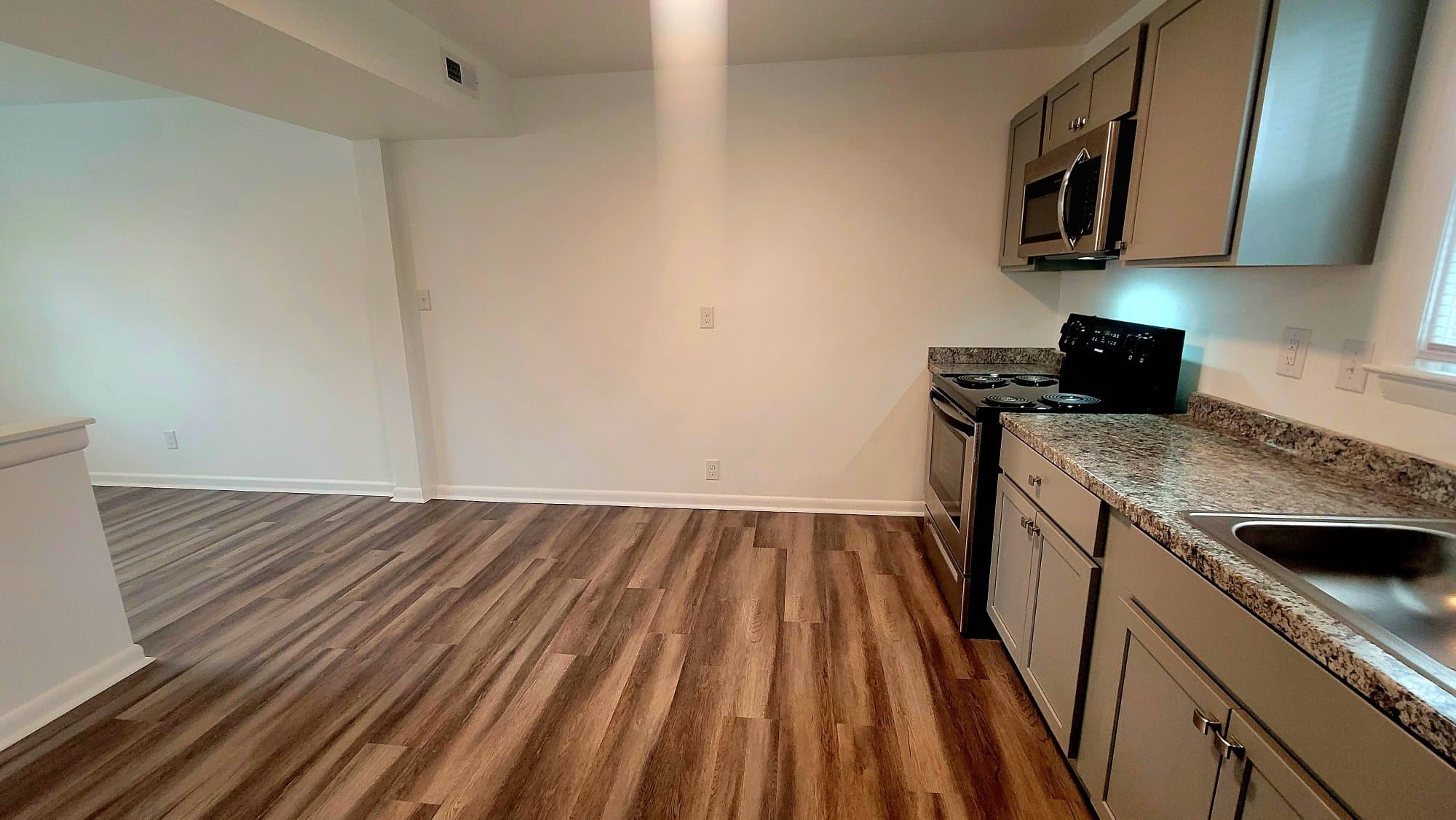 Petersburg Townhome: 1516 W Clara St