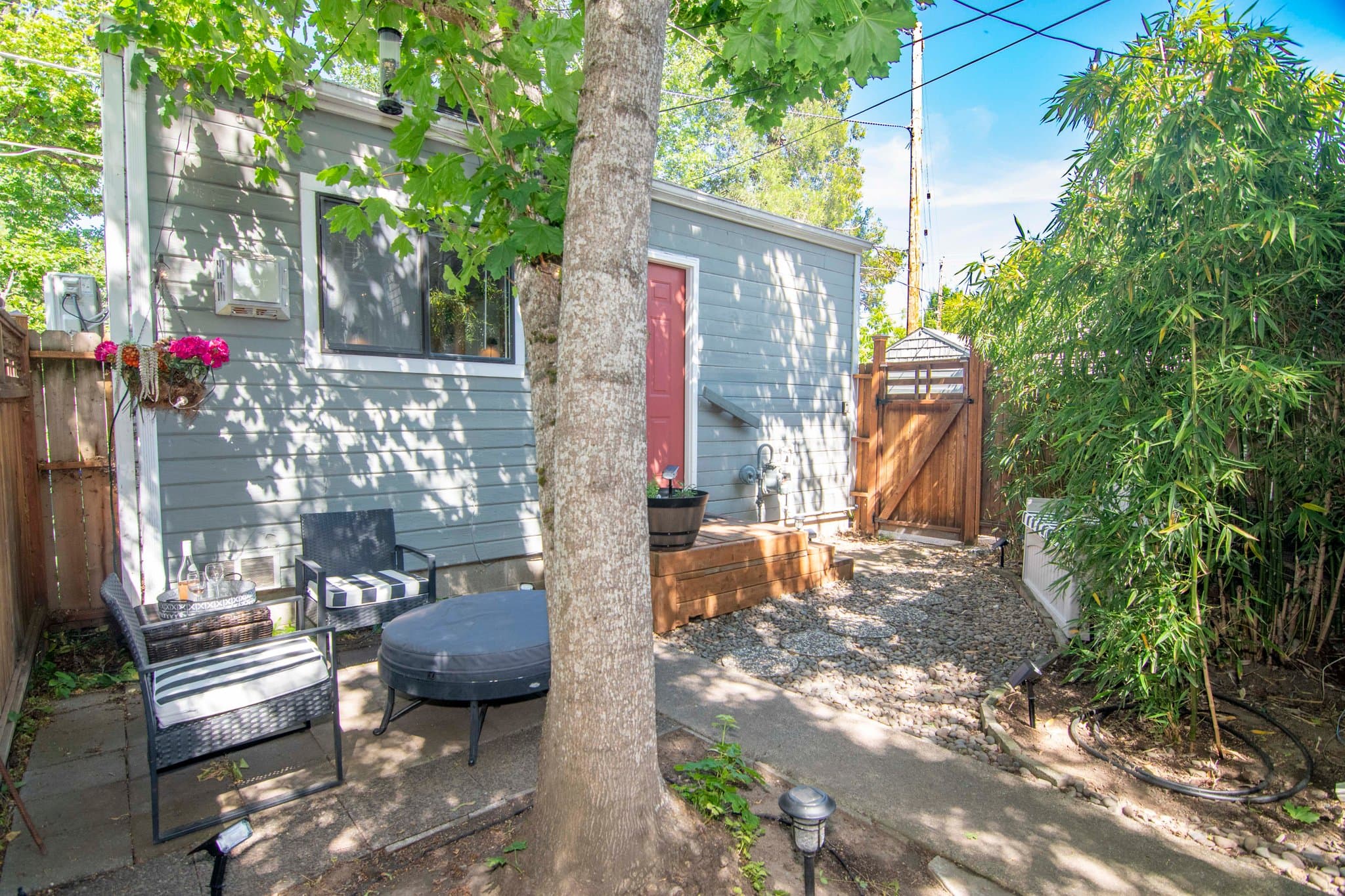 Ashland House: 673 Siskiyou
