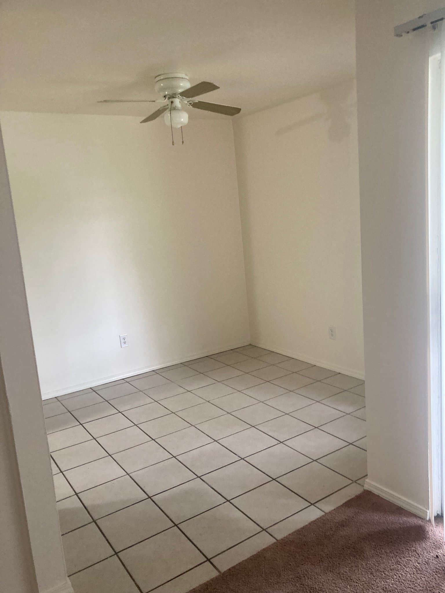 Clinton Township Apartment: 21640 Hillside