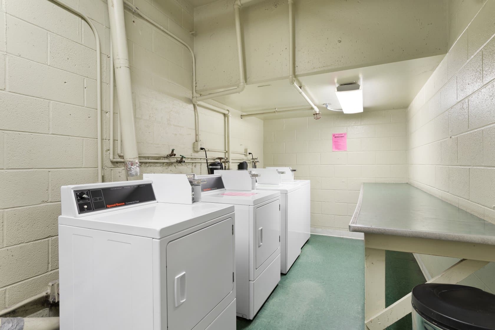 Los Angeles Apartment: 947 W 30th St