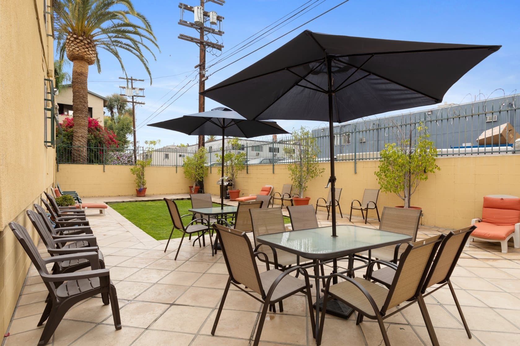 Los Angeles Apartment: 947 W 30th St