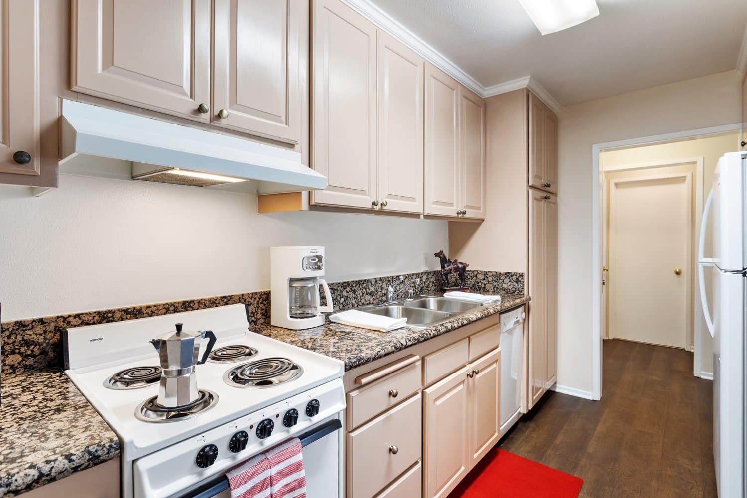 Los Angeles Apartment: 947 W 30th St